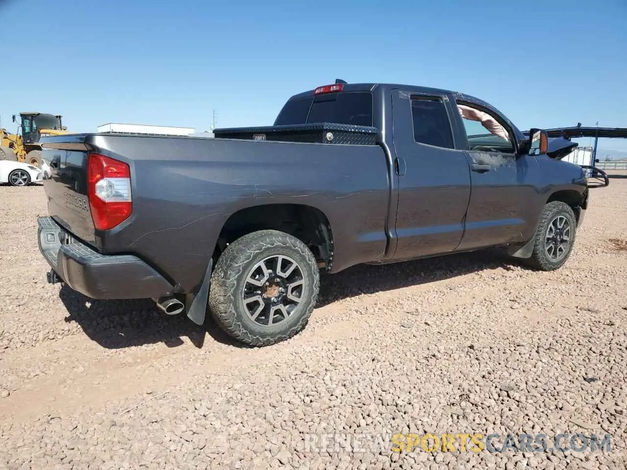3 Фотография поврежденного автомобиля 5TFUY5F17LX955641 TOYOTA TUNDRA 2020