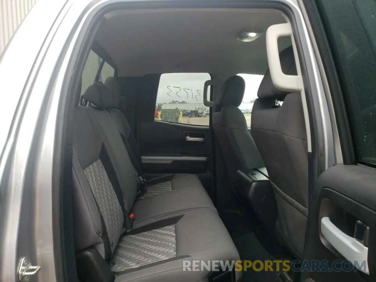 10 Фотография поврежденного автомобиля 5TFUY5F17LX955719 TOYOTA TUNDRA 2020