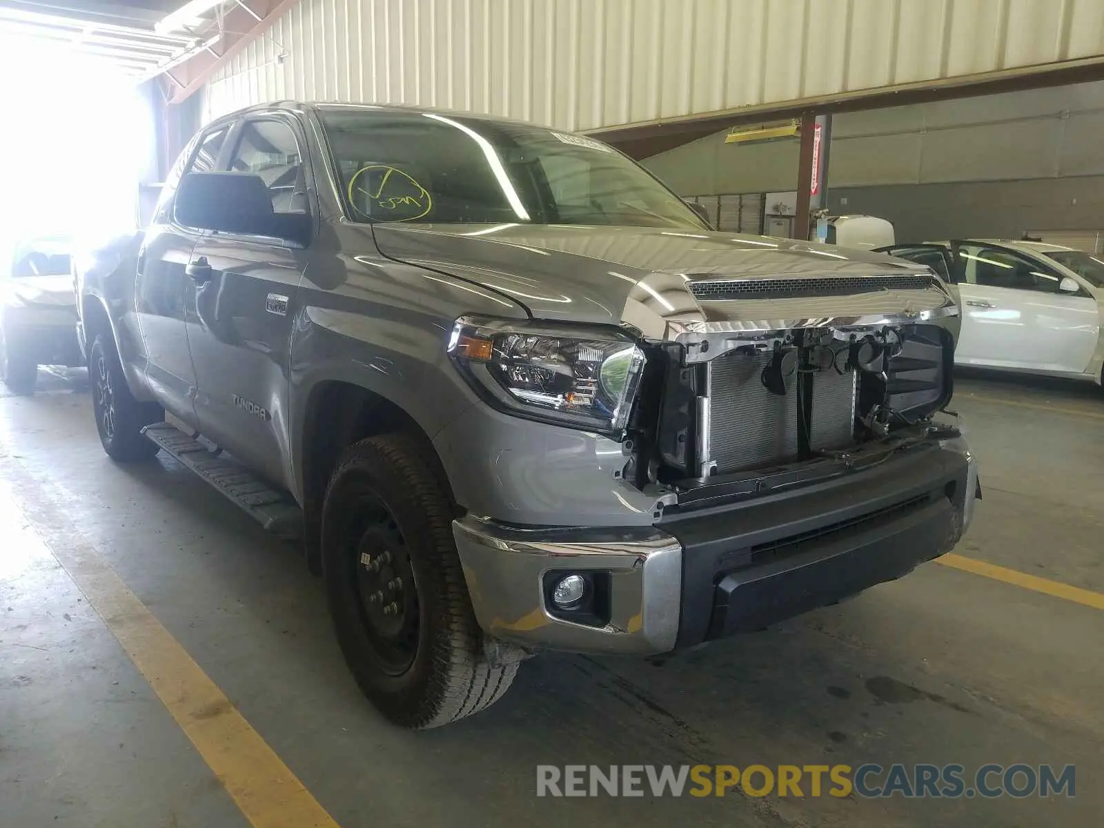 1 Photograph of a damaged car 5TFUY5F18LX875961 TOYOTA TUNDRA 2020