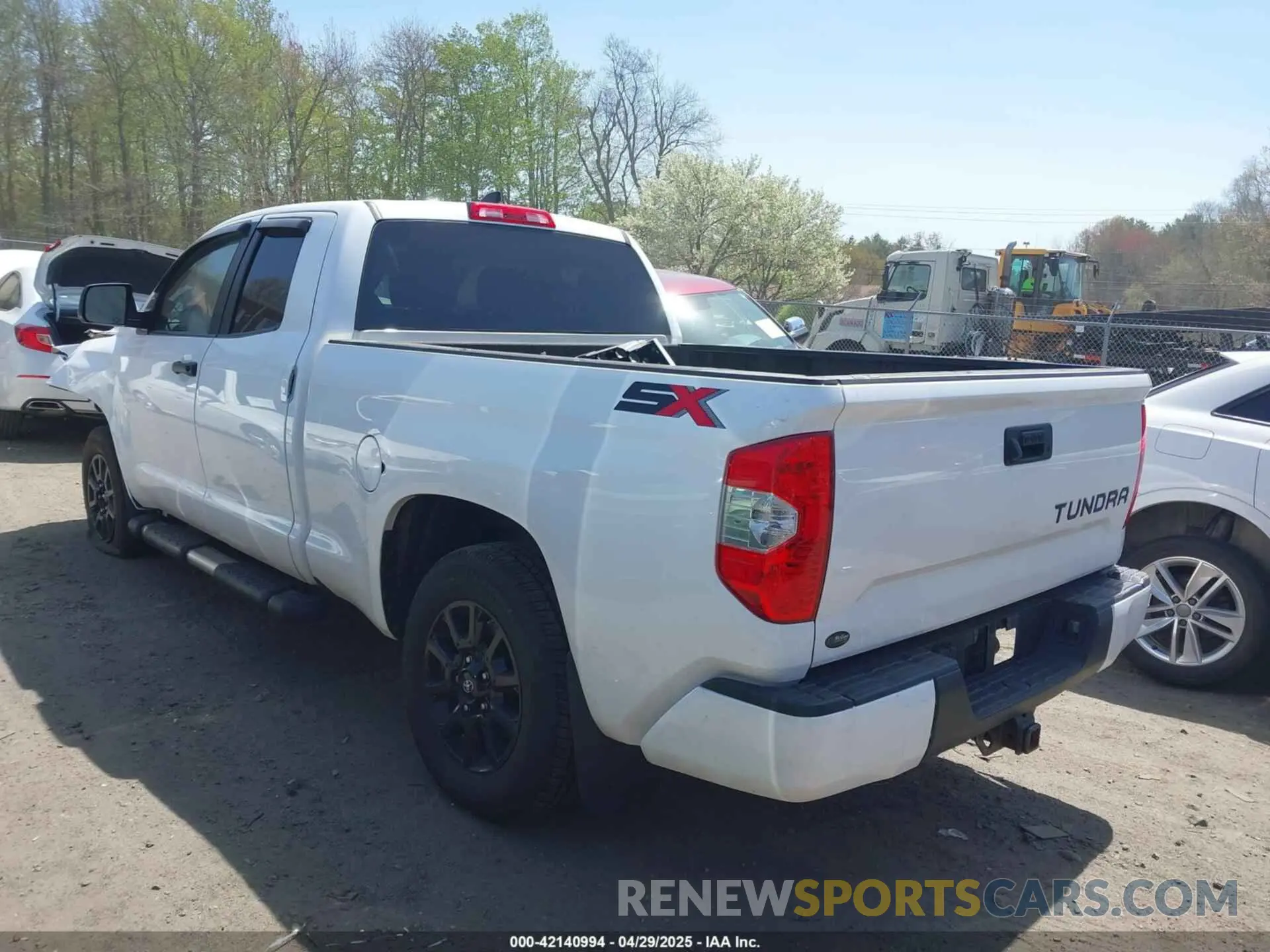 3 Фотография поврежденного автомобиля 5TFUY5F18LX898558 TOYOTA TUNDRA 2020