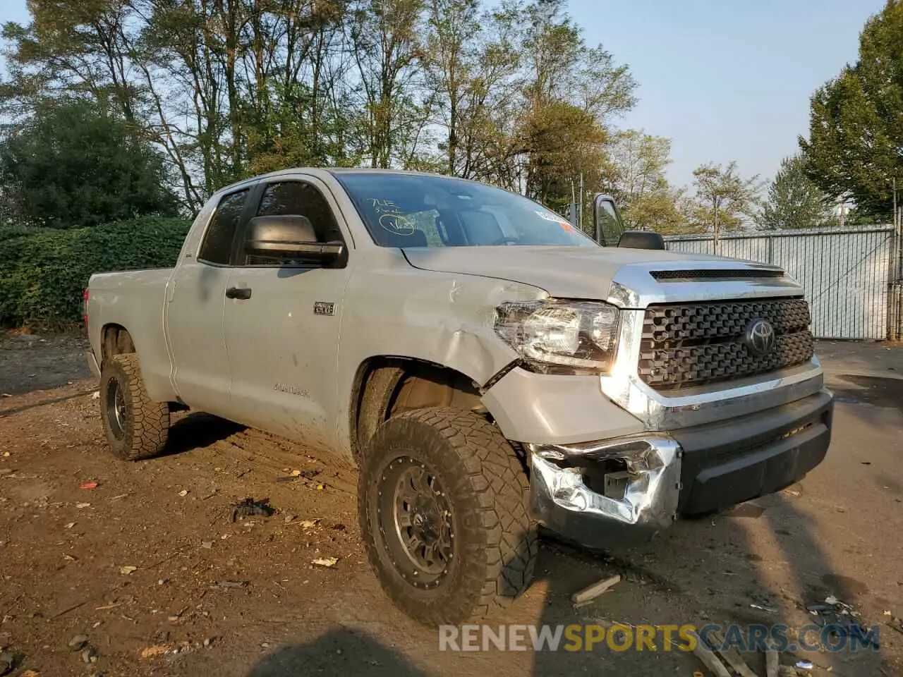 1 Photograph of a damaged car 5TFUY5F19LX902715 TOYOTA TUNDRA 2020