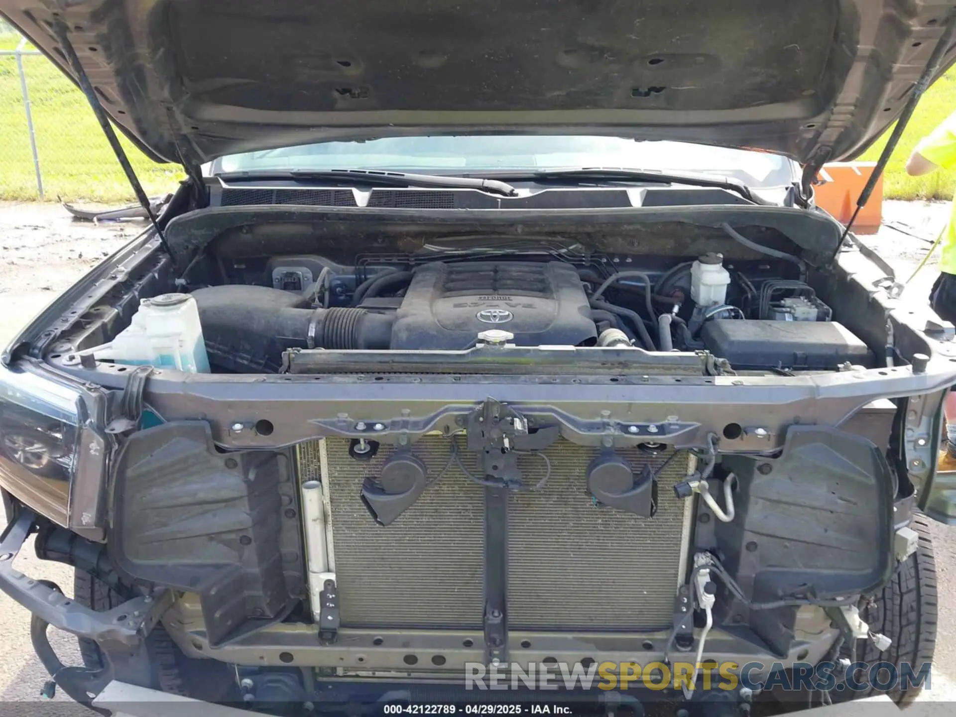 10 Photograph of a damaged car 5TFBY5F13MX044120 TOYOTA TUNDRA 2021