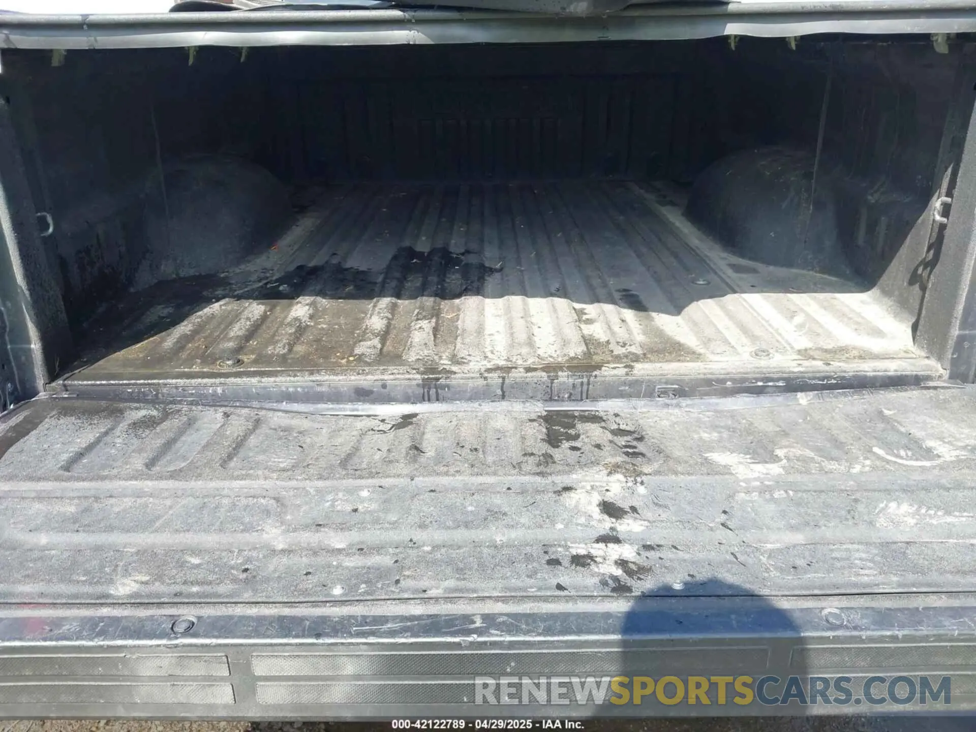 18 Photograph of a damaged car 5TFBY5F13MX044120 TOYOTA TUNDRA 2021