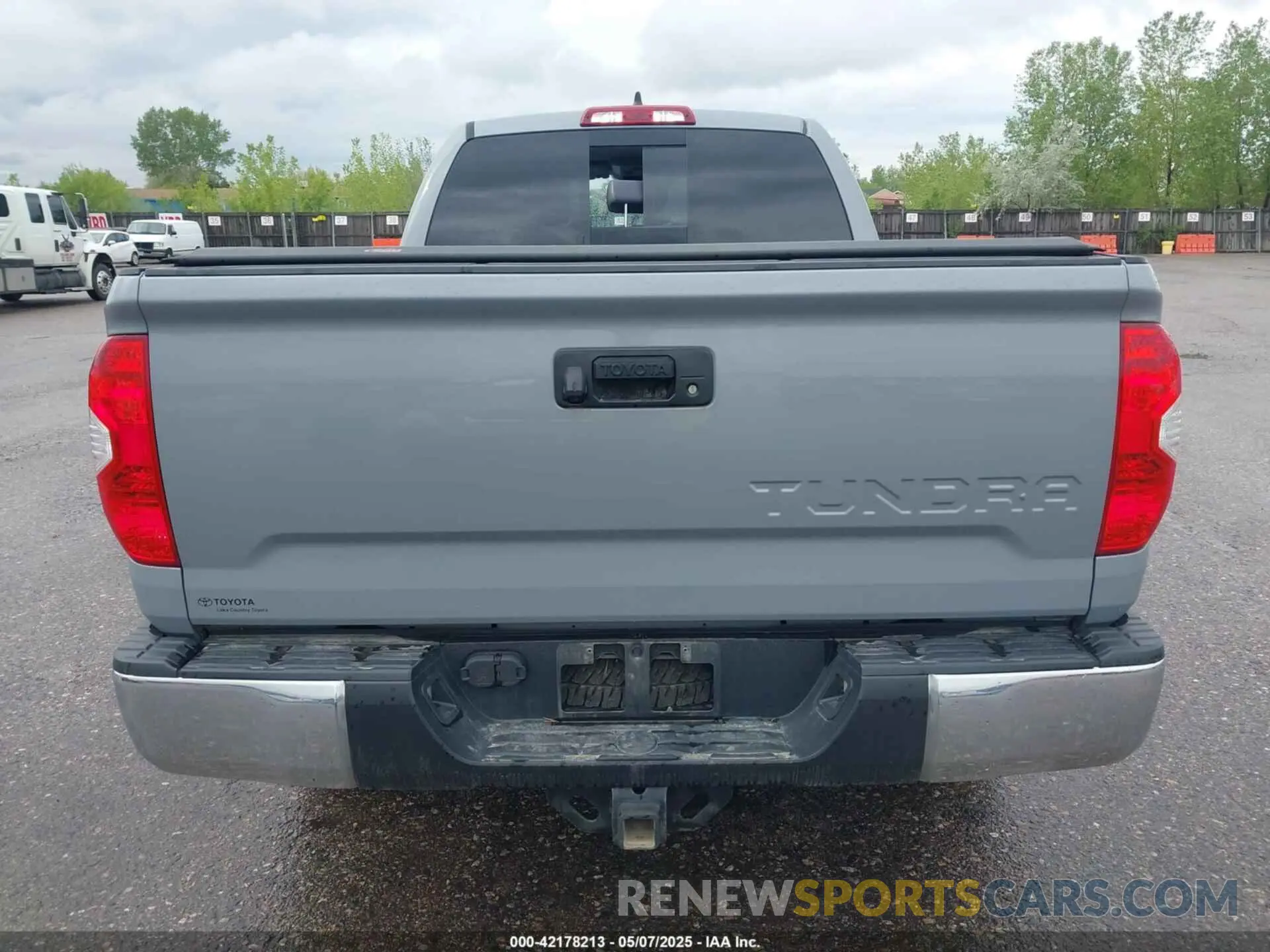 16 Photograph of a damaged car 5TFBY5F18MX042671 TOYOTA TUNDRA 2021