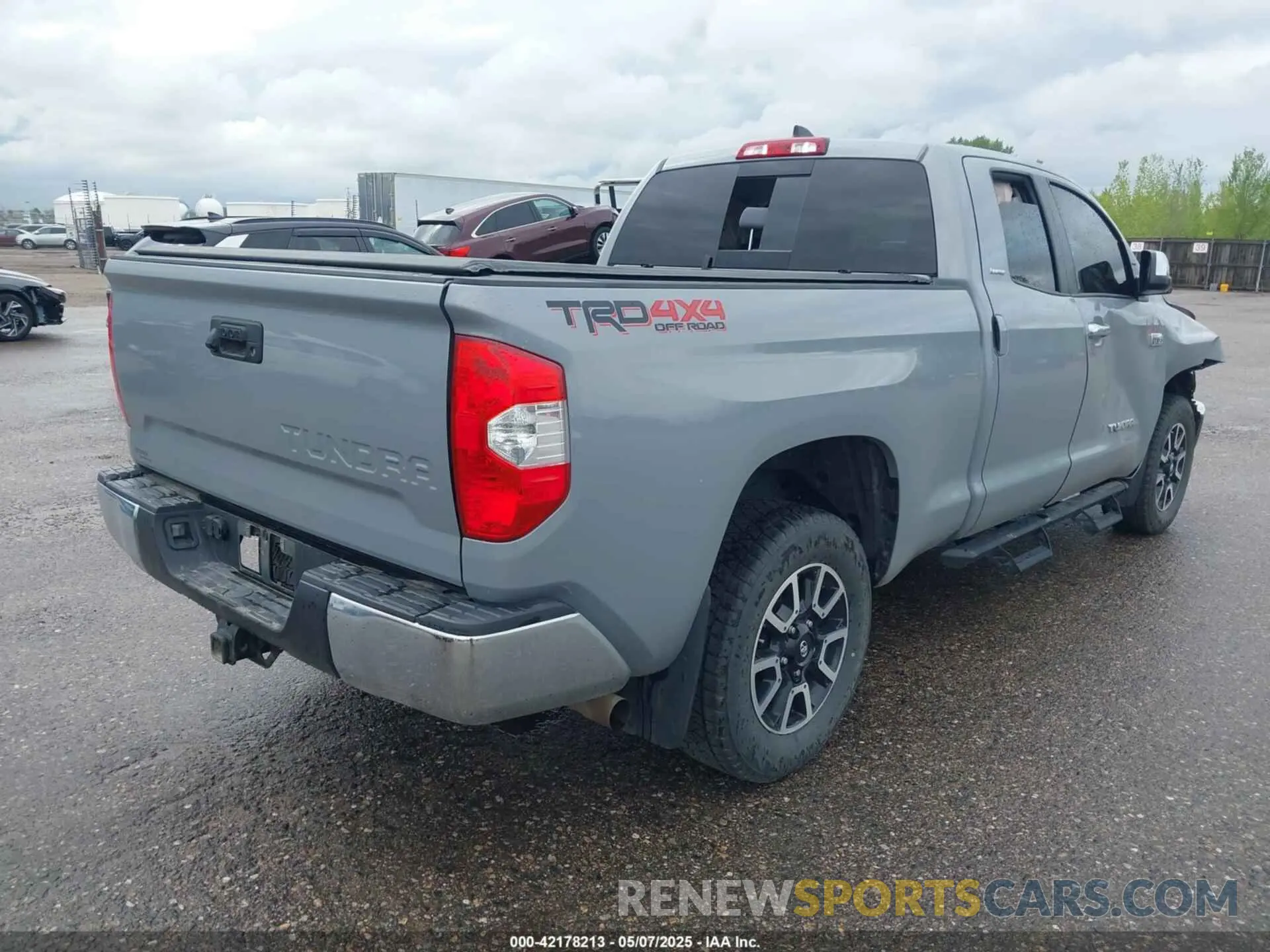 4 Photograph of a damaged car 5TFBY5F18MX042671 TOYOTA TUNDRA 2021