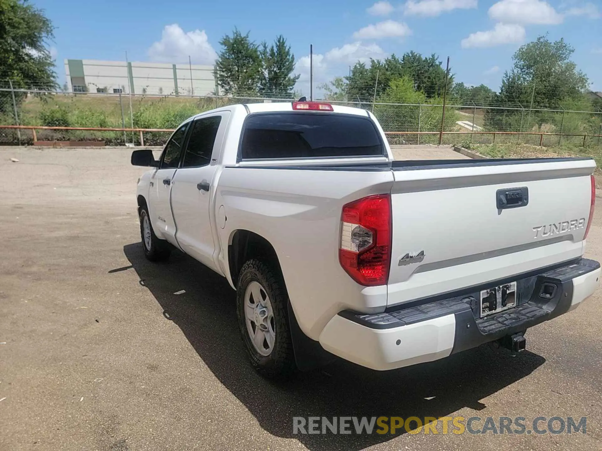25 Photograph of a damaged car 5TFDY5F10MX998803 TOYOTA TUNDRA 2021