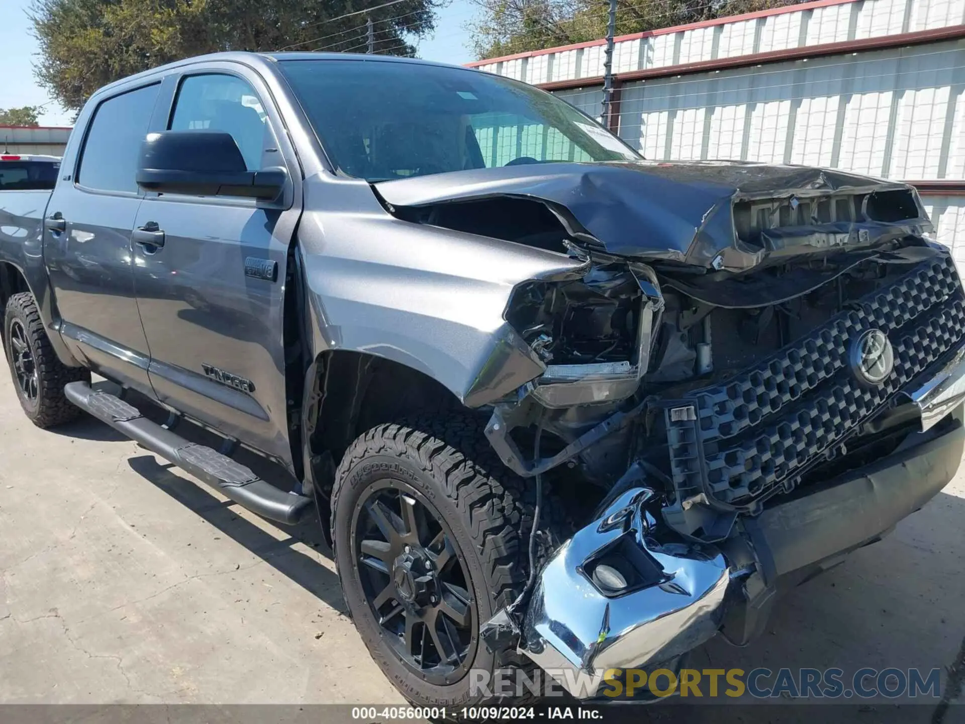 17 Photograph of a damaged car 5TFDY5F11MX001548 TOYOTA TUNDRA 2021