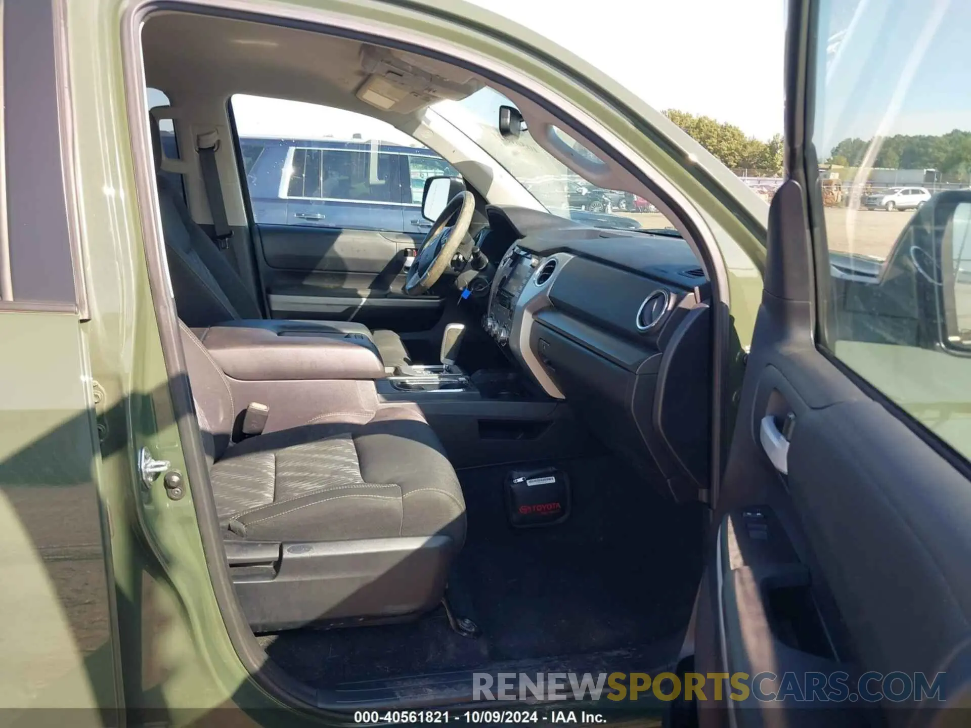 5 Photograph of a damaged car 5TFDY5F15MX989207 TOYOTA TUNDRA 2021