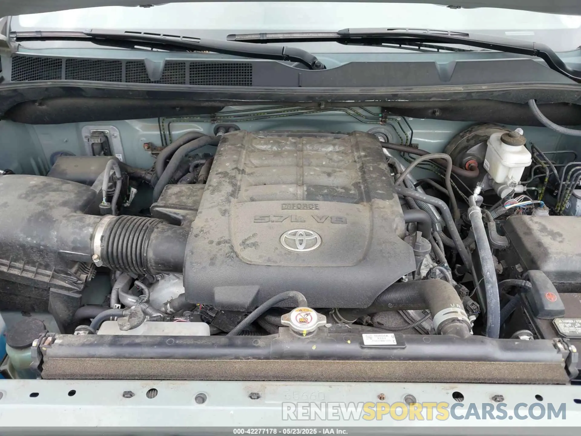 10 Photograph of a damaged car 5TFDY5F17MX033498 TOYOTA TUNDRA 2021