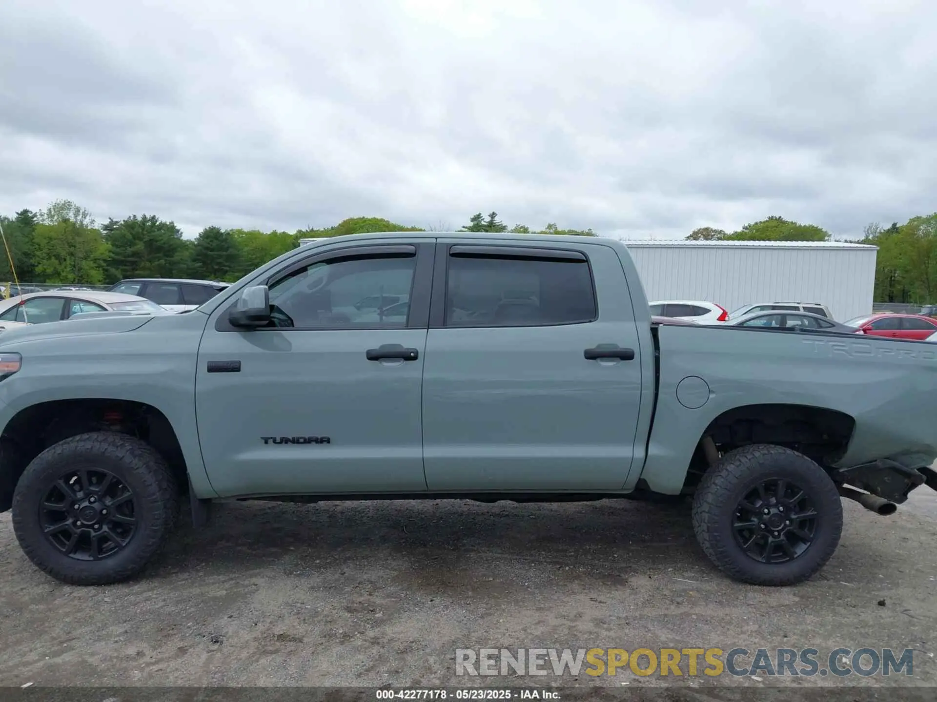 14 Photograph of a damaged car 5TFDY5F17MX033498 TOYOTA TUNDRA 2021