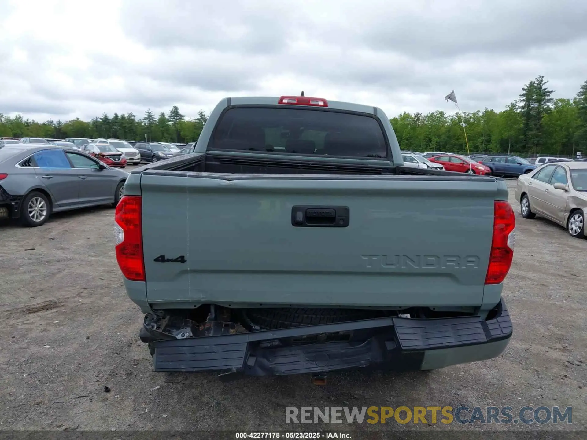 16 Photograph of a damaged car 5TFDY5F17MX033498 TOYOTA TUNDRA 2021