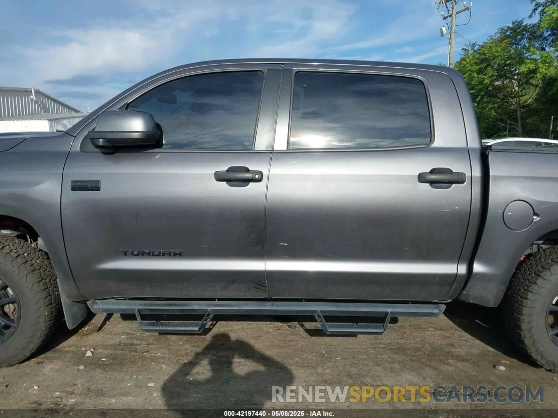 14 Photograph of a damaged car 5TFDY5F19MX004939 TOYOTA TUNDRA 2021
