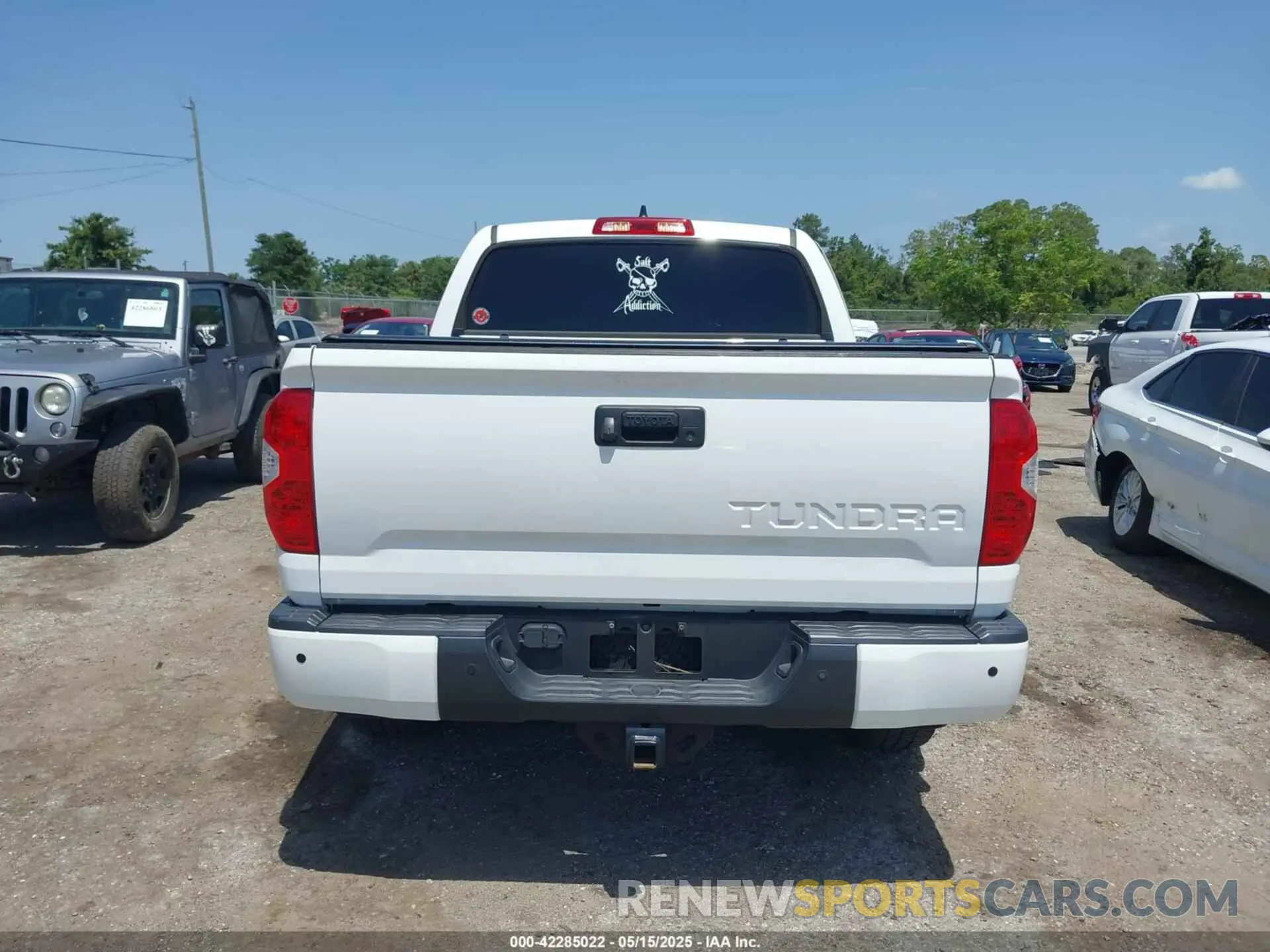 15 Photograph of a damaged car 5TFHY5F11MX990985 TOYOTA TUNDRA 2021