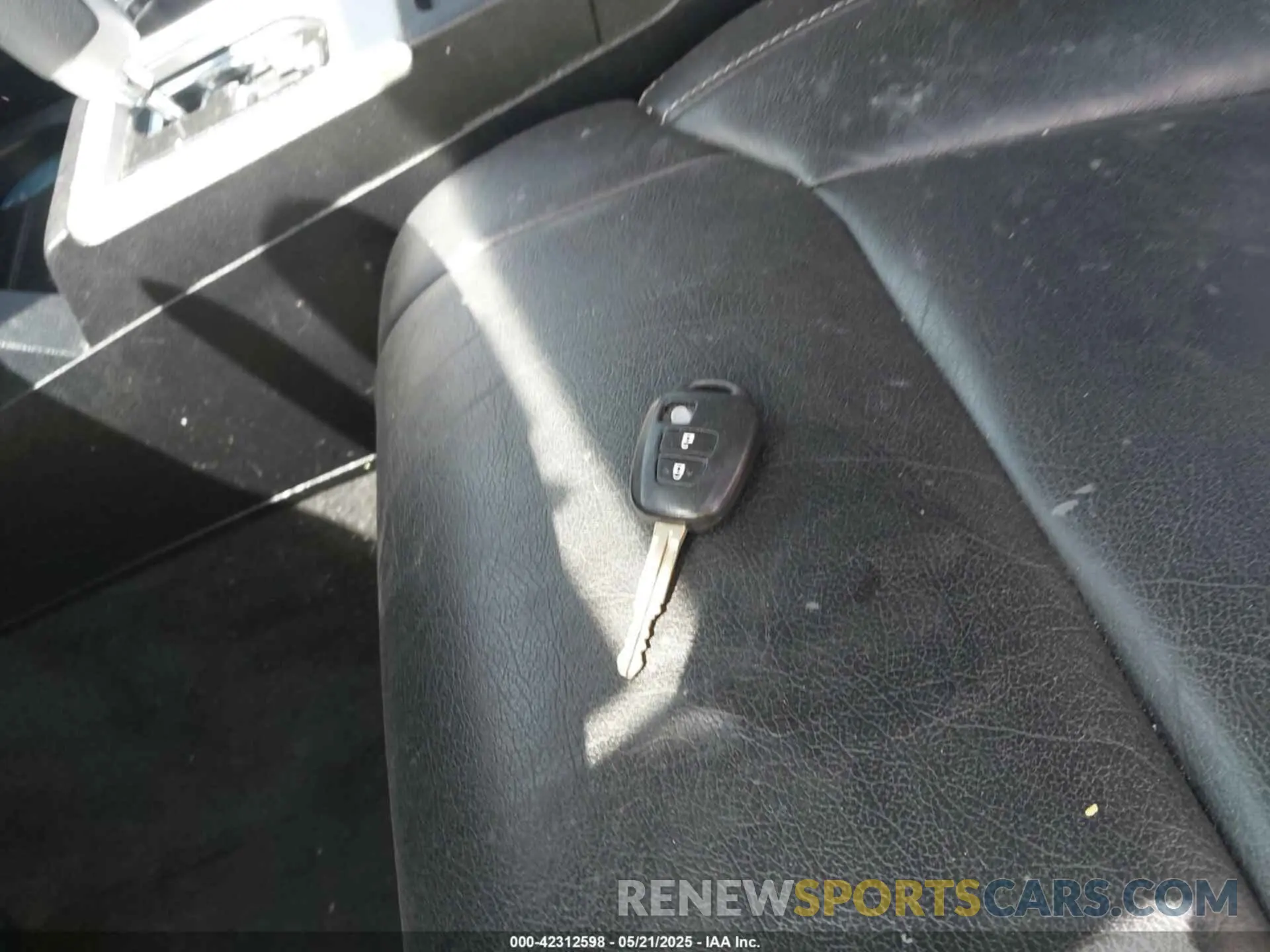 11 Photograph of a damaged car 5TFRY5F10MX299595 TOYOTA TUNDRA 2021