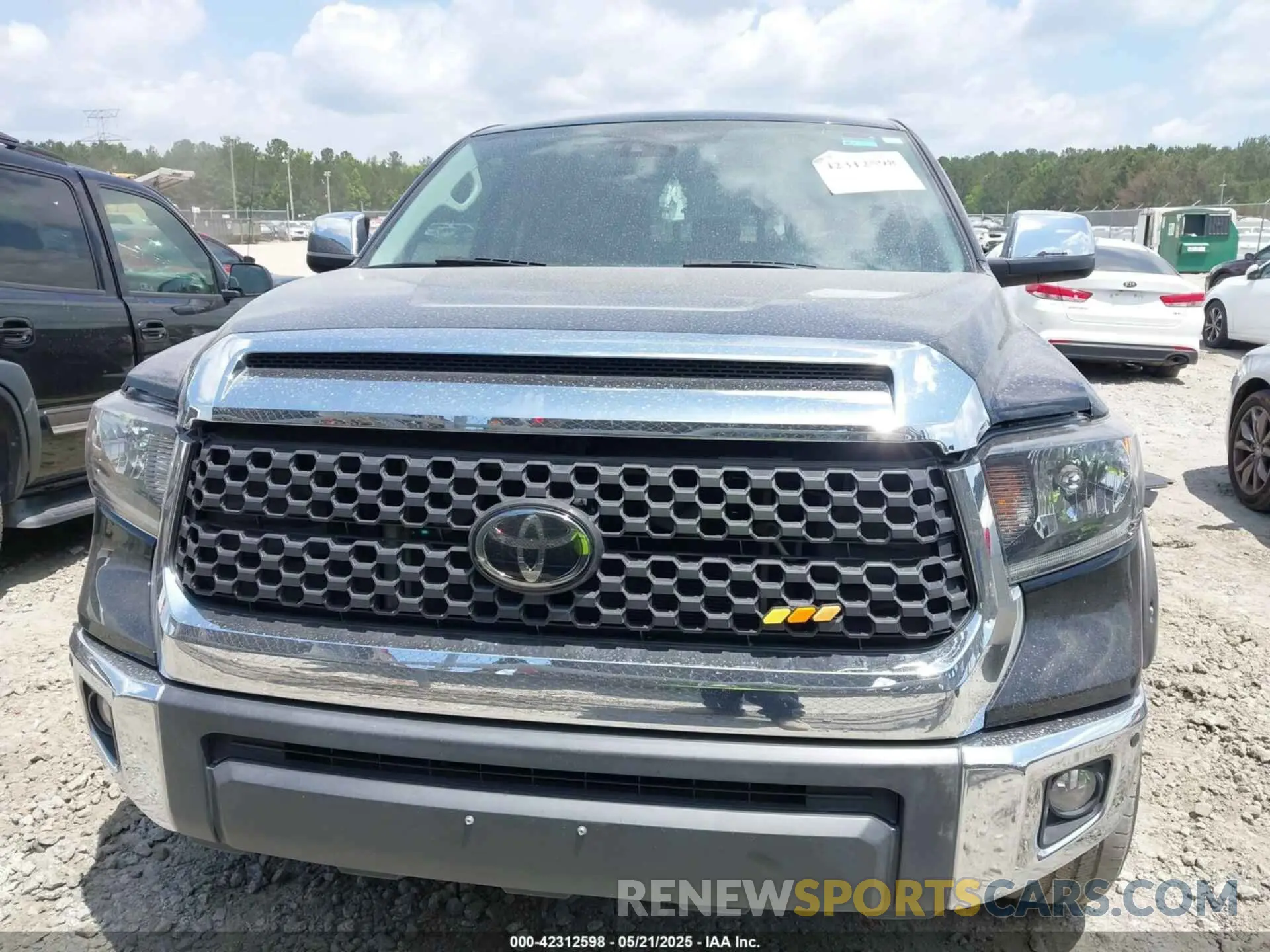 12 Photograph of a damaged car 5TFRY5F10MX299595 TOYOTA TUNDRA 2021