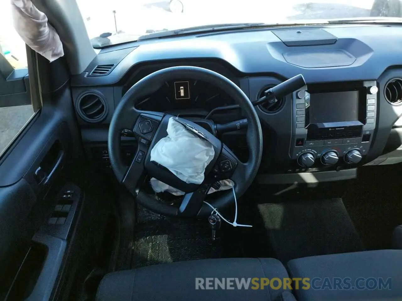8 Photograph of a damaged car 5TFRY5F11MX290940 TOYOTA TUNDRA 2021