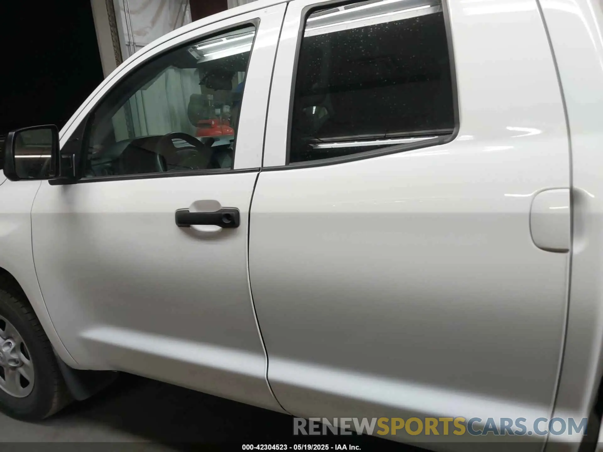 14 Photograph of a damaged car 5TFRY5F16MX289895 TOYOTA TUNDRA 2021