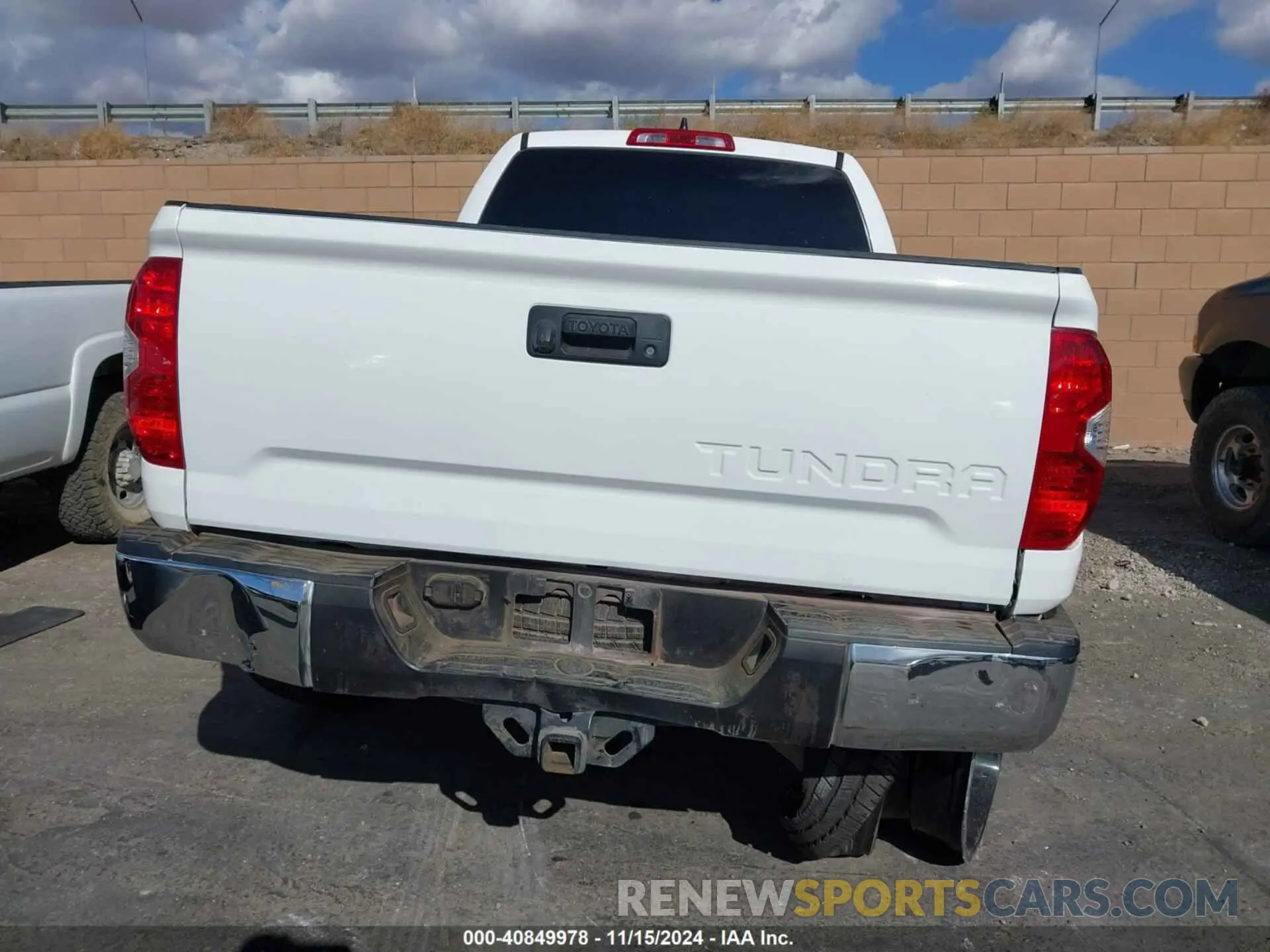 16 Photograph of a damaged car 5TFRY5F17MX279862 TOYOTA TUNDRA 2021