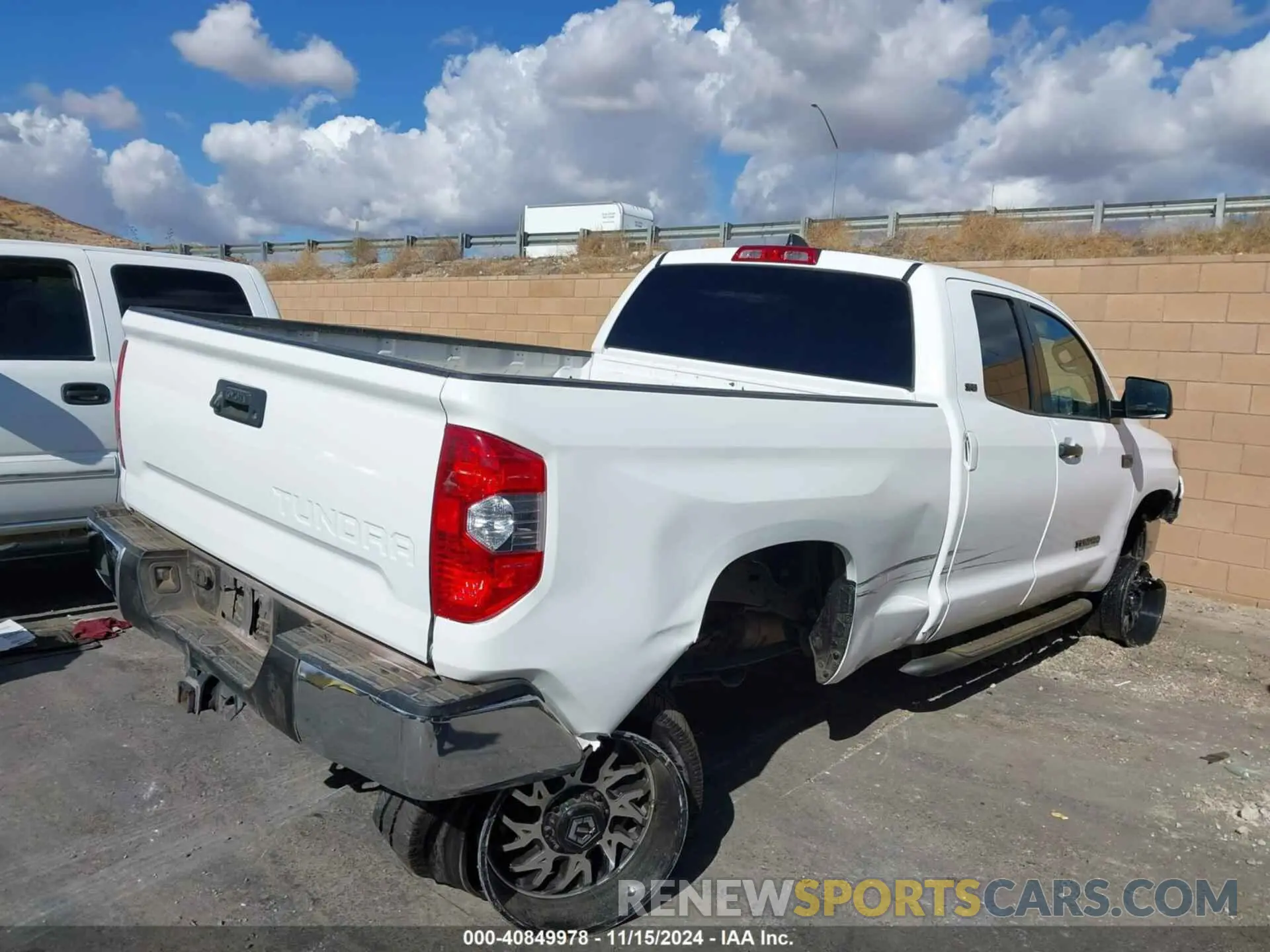 4 Photograph of a damaged car 5TFRY5F17MX279862 TOYOTA TUNDRA 2021