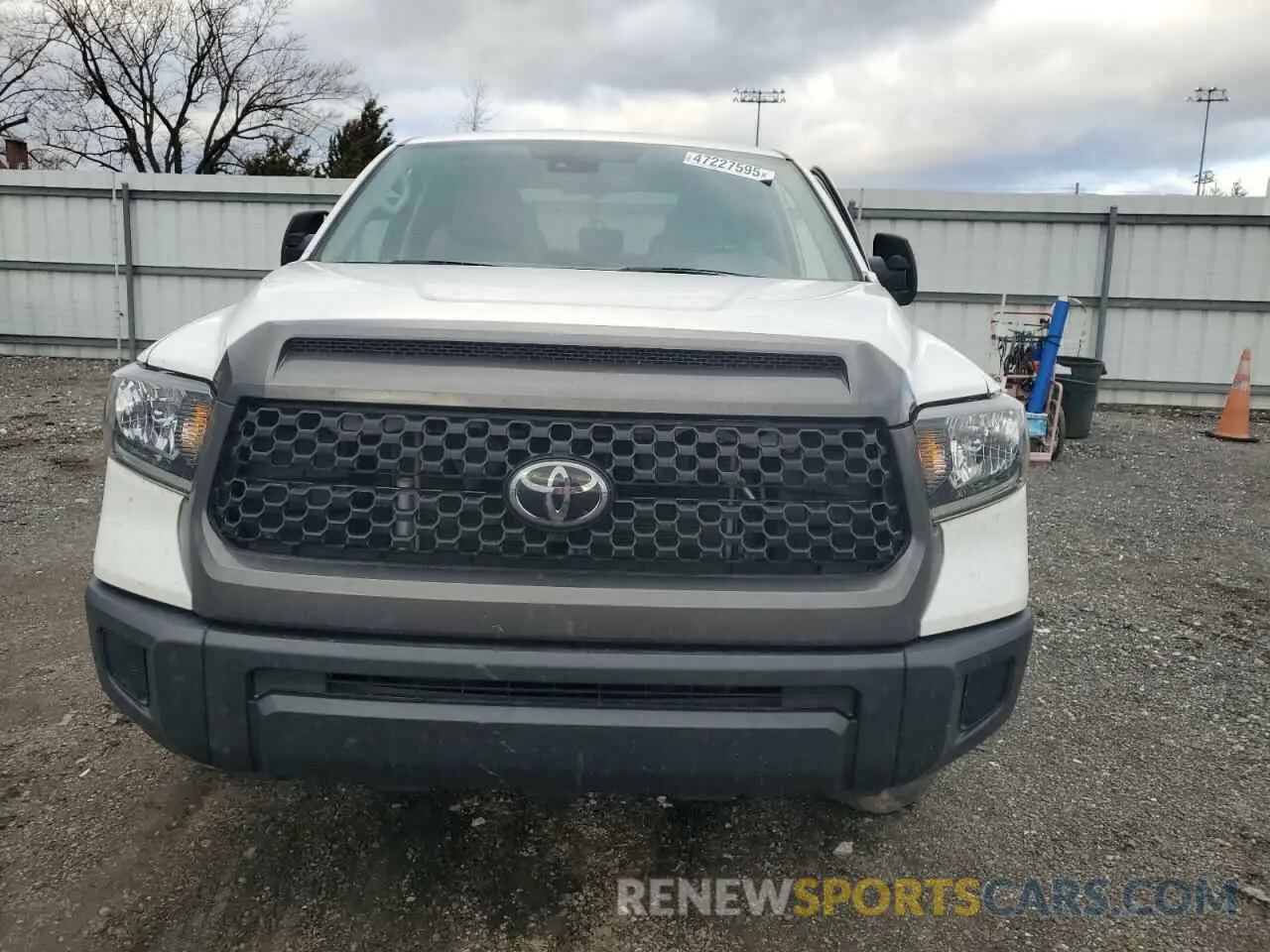 5 Photograph of a damaged car 5TFRY5F17MX292529 TOYOTA TUNDRA 2021