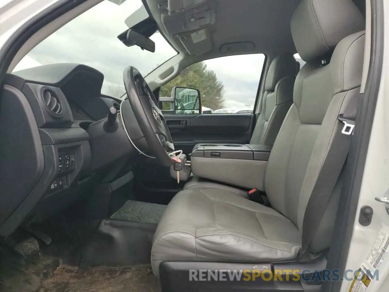 7 Photograph of a damaged car 5TFRY5F17MX292529 TOYOTA TUNDRA 2021