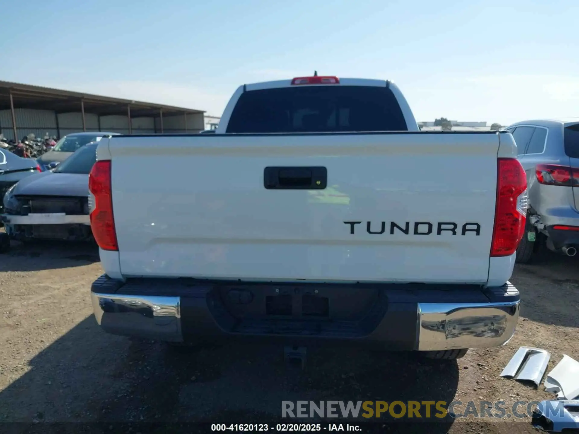17 Photograph of a damaged car 5TFRY5F19MX293763 TOYOTA TUNDRA 2021