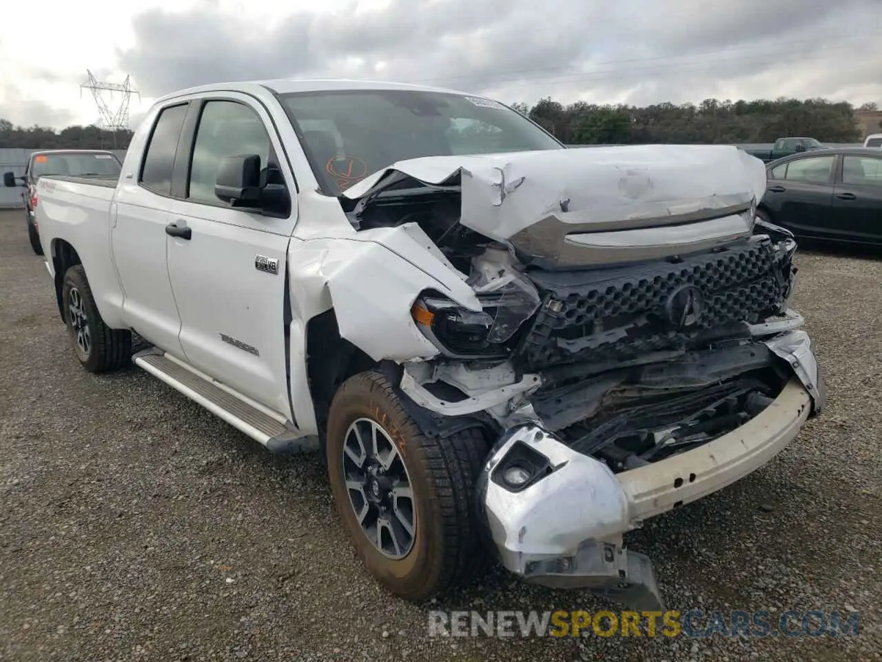 1 Photograph of a damaged car 5TFUY5F11MX976406 TOYOTA TUNDRA 2021