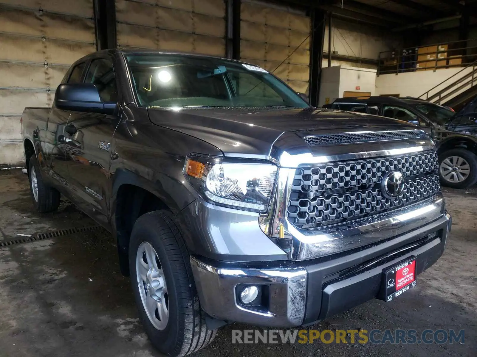 1 Photograph of a damaged car 5TFUY5F12MX984398 TOYOTA TUNDRA 2021
