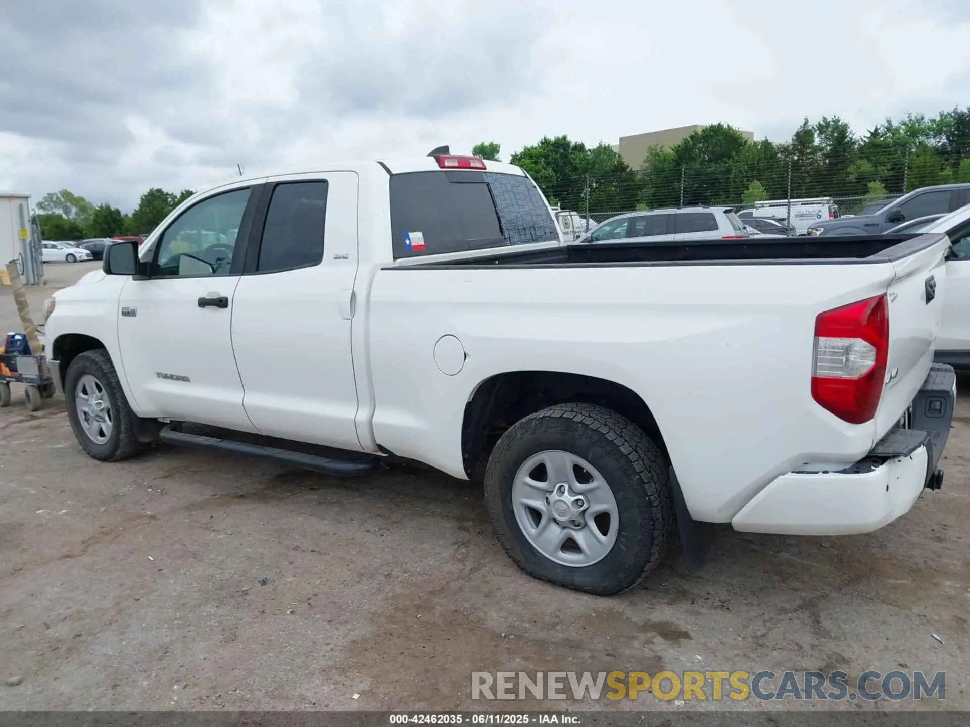 14 Photograph of a damaged car 5TFUY5F13MX009747 TOYOTA TUNDRA 2021