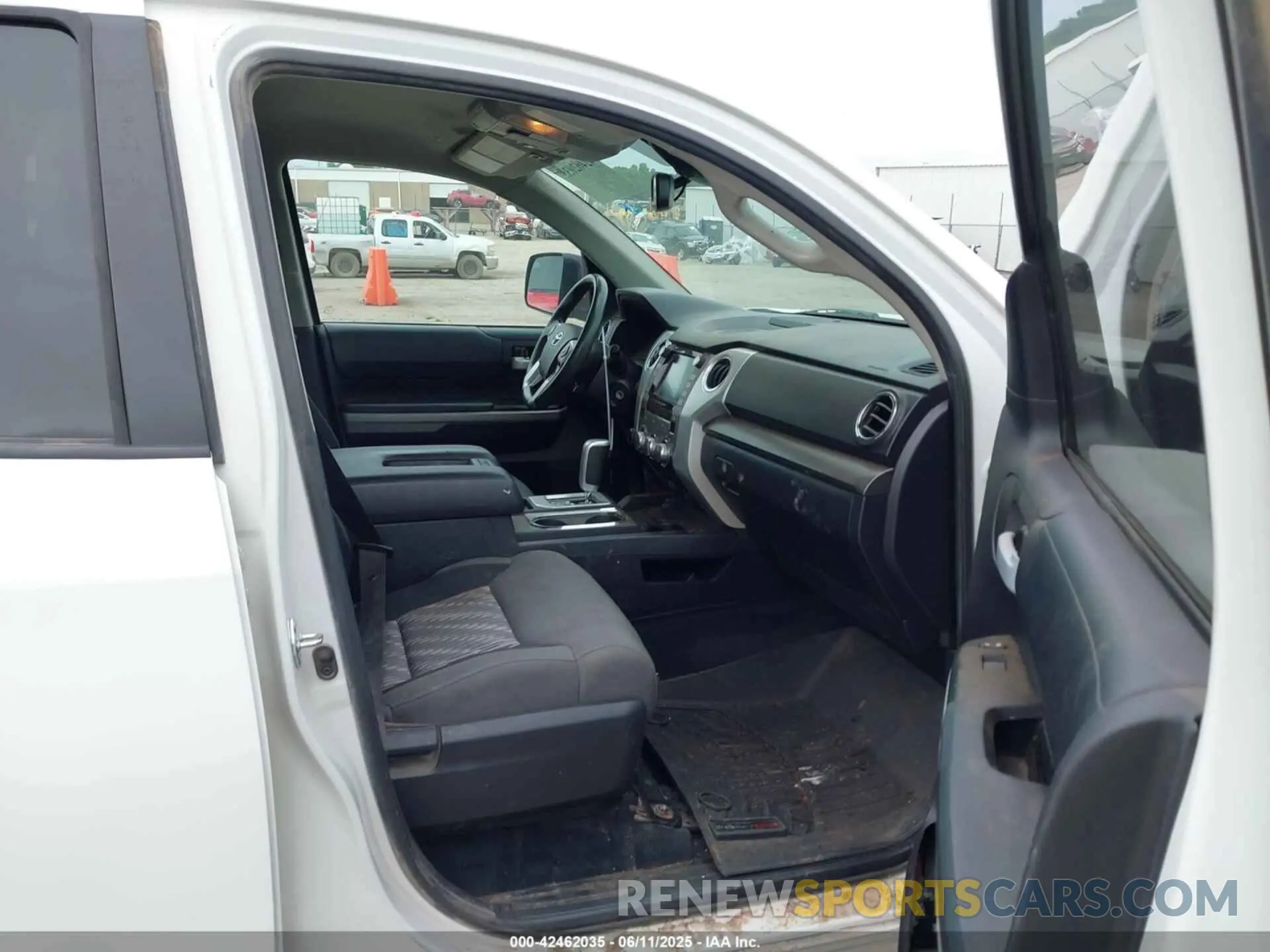 5 Photograph of a damaged car 5TFUY5F13MX009747 TOYOTA TUNDRA 2021