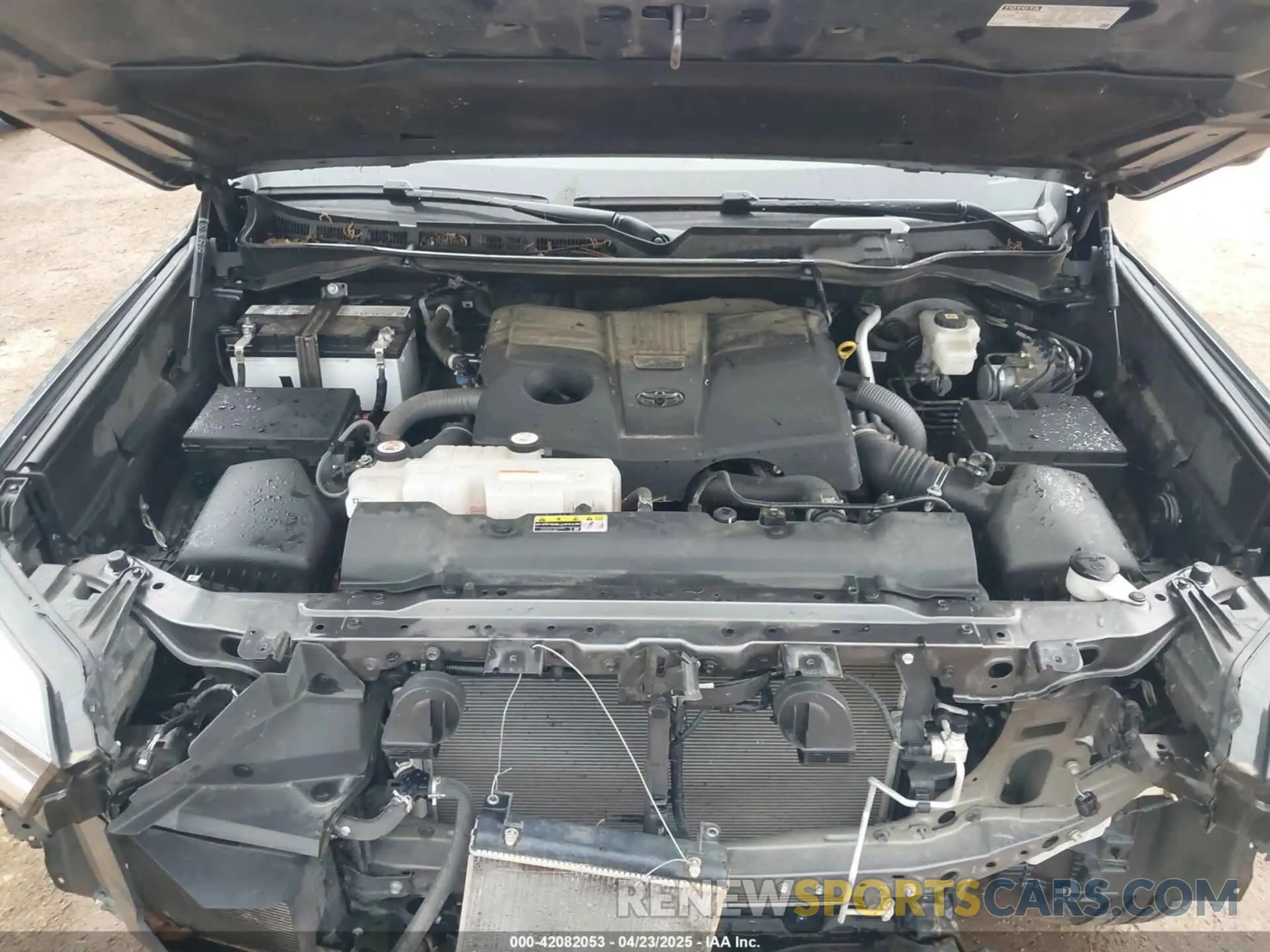 10 Photograph of a damaged car 5TFJA5AB2NX017802 TOYOTA TUNDRA 2022