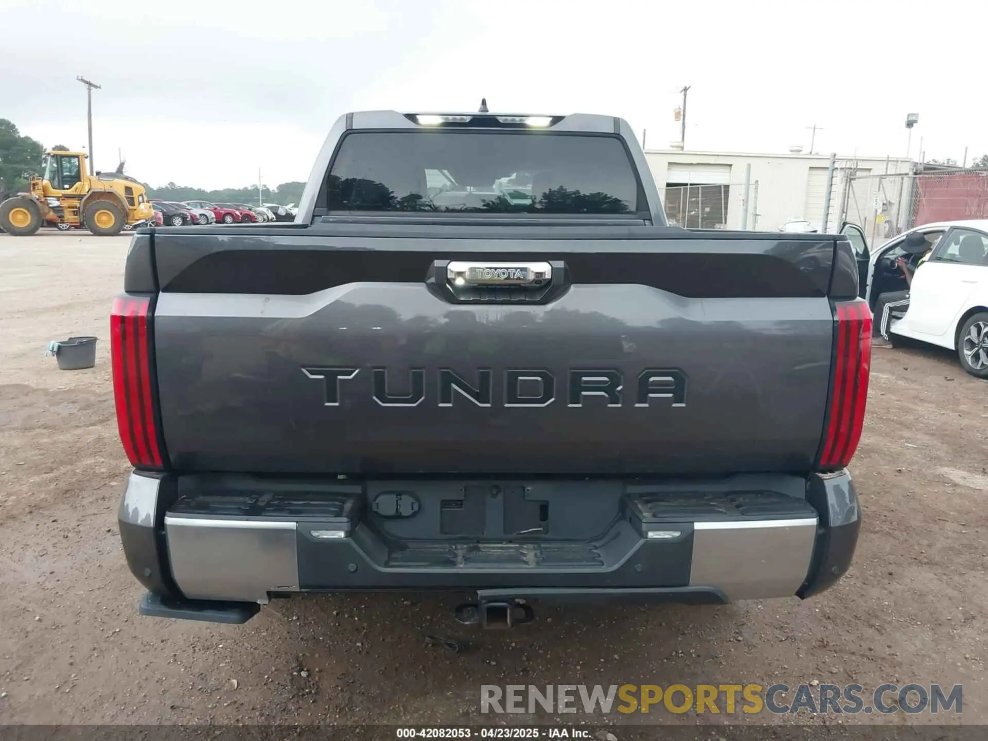 17 Photograph of a damaged car 5TFJA5AB2NX017802 TOYOTA TUNDRA 2022