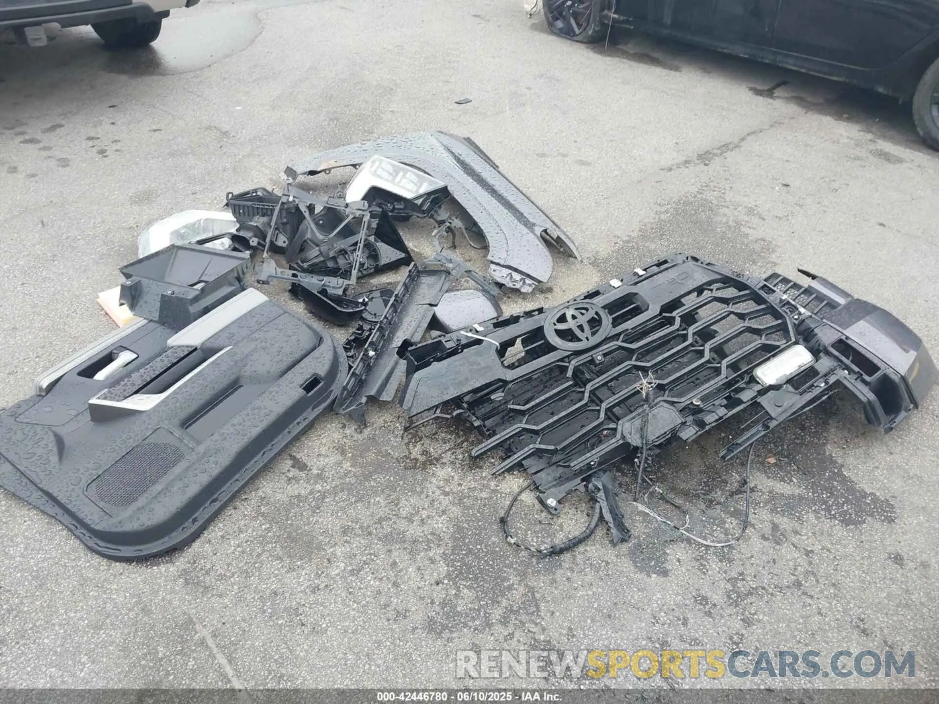 12 Photograph of a damaged car 5TFJA5AB5NX010780 TOYOTA TUNDRA 2022