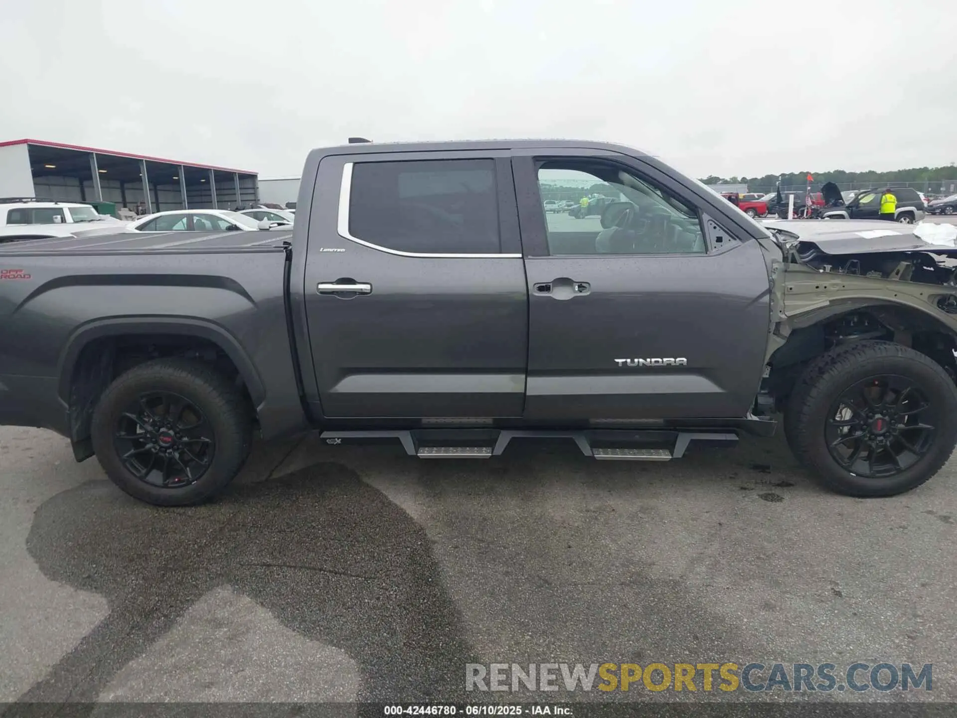 14 Photograph of a damaged car 5TFJA5AB5NX010780 TOYOTA TUNDRA 2022