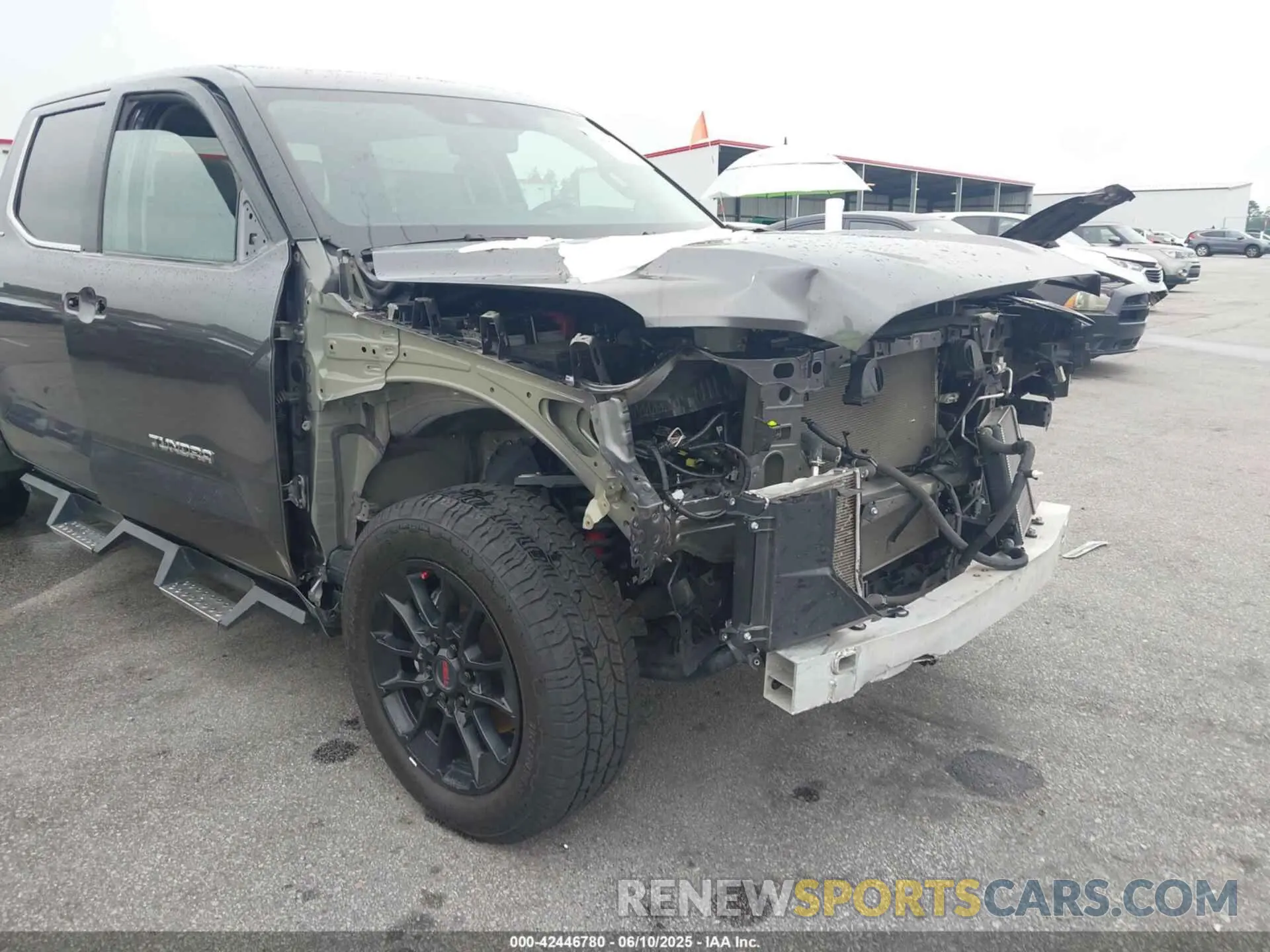 6 Photograph of a damaged car 5TFJA5AB5NX010780 TOYOTA TUNDRA 2022