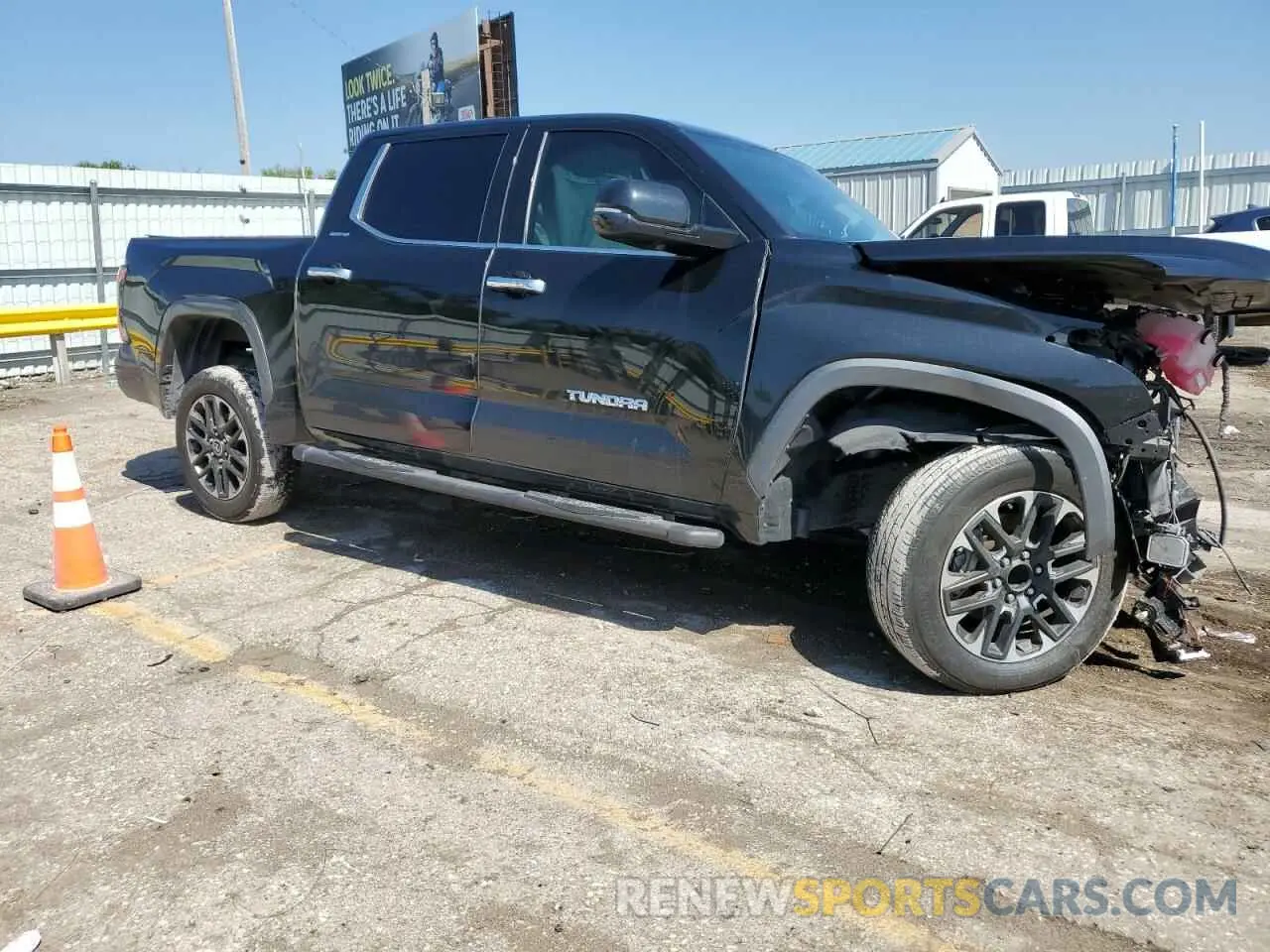 4 Фотография поврежденного автомобиля 5TFJA5ABXNX004246 TOYOTA TUNDRA 2022