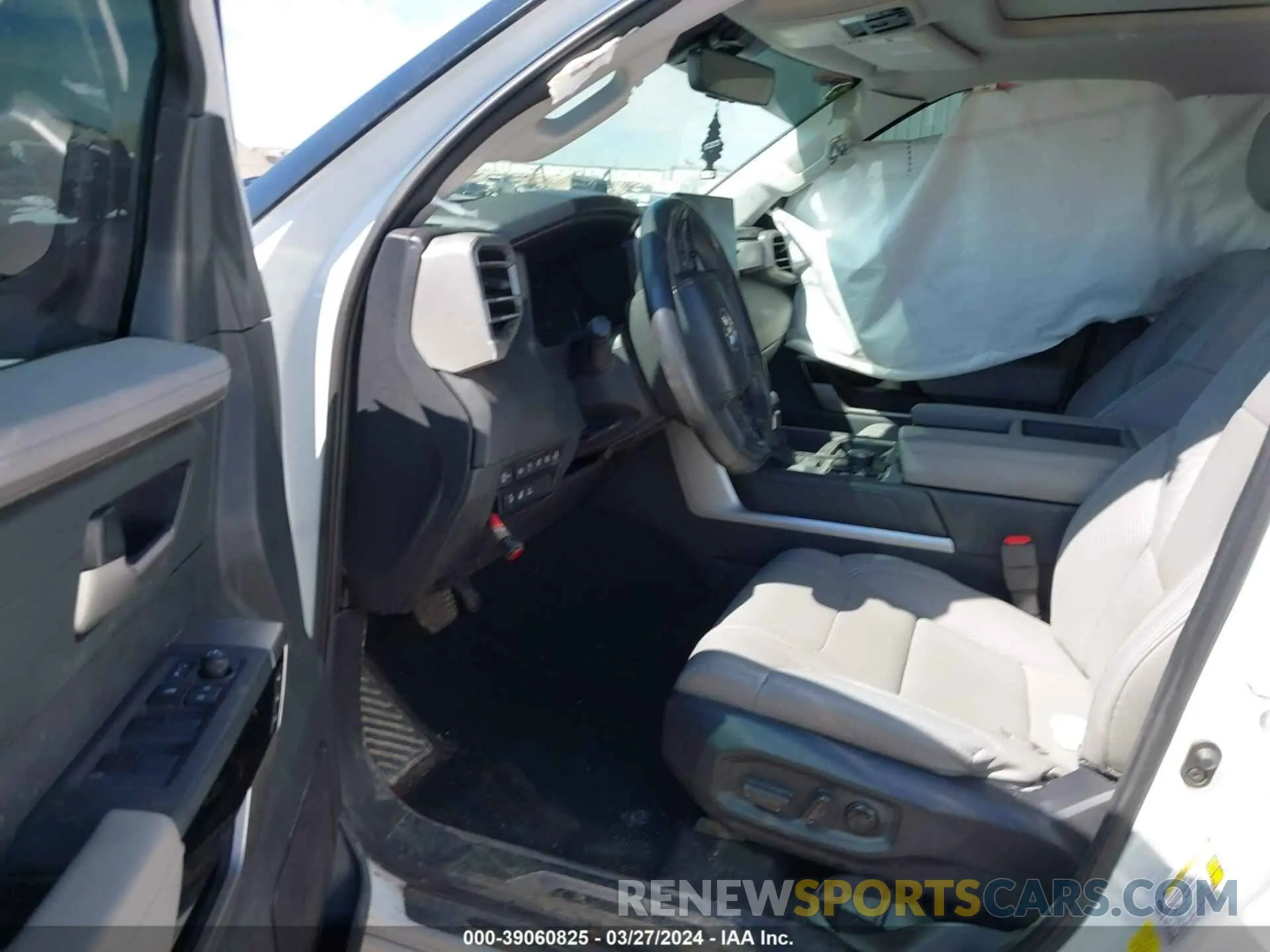 5 Photograph of a damaged car 5TFJA5DB4NX005081 TOYOTA TUNDRA 2022
