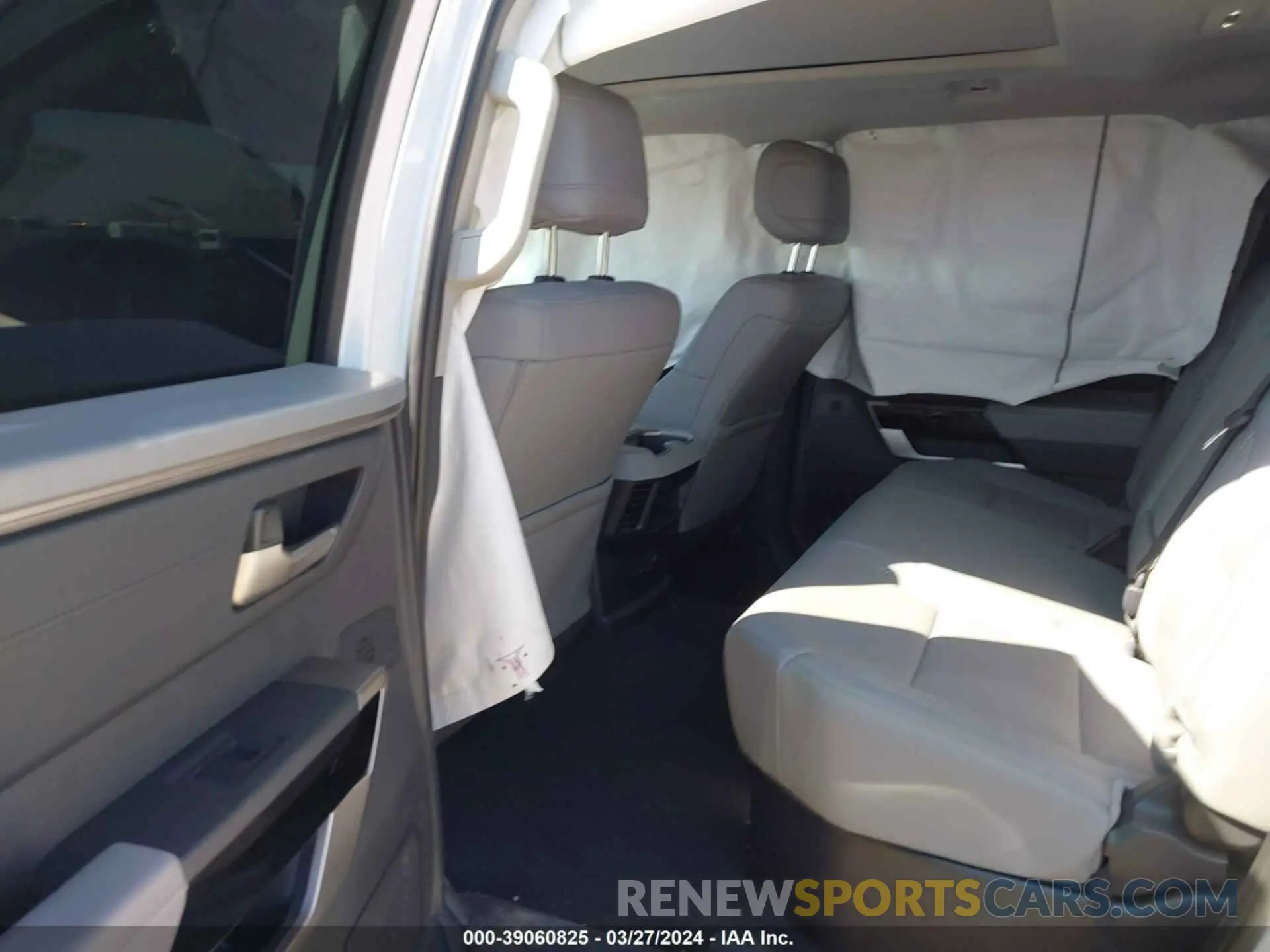 8 Photograph of a damaged car 5TFJA5DB4NX005081 TOYOTA TUNDRA 2022