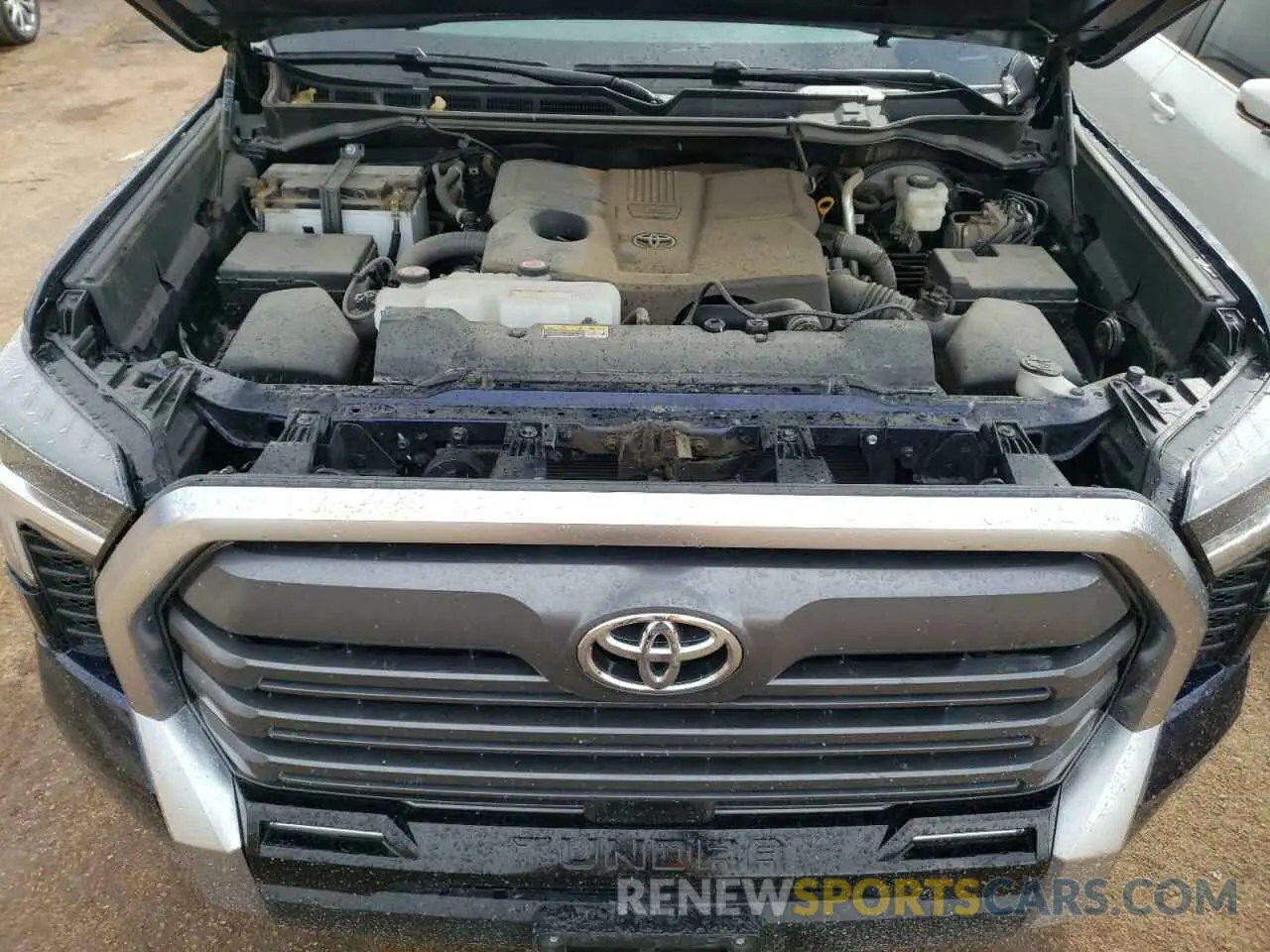 11 Photograph of a damaged car 5TFJA5DB4NX005713 TOYOTA TUNDRA 2022