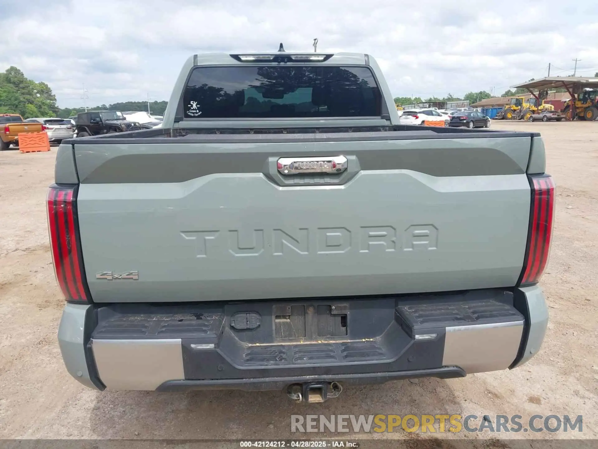 17 Photograph of a damaged car 5TFJA5DB9NX015248 TOYOTA TUNDRA 2022