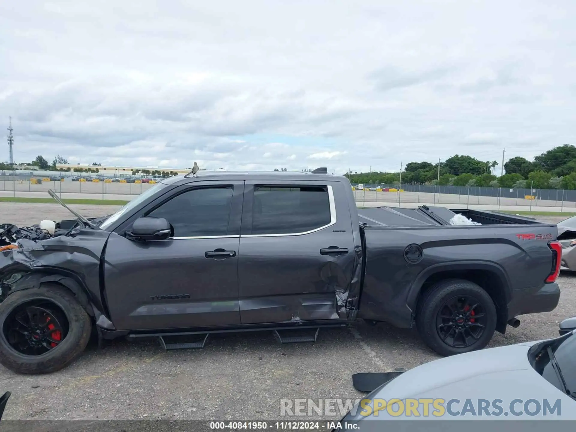 15 Photograph of a damaged car 5TFJA5EC3NX008769 TOYOTA TUNDRA 2022