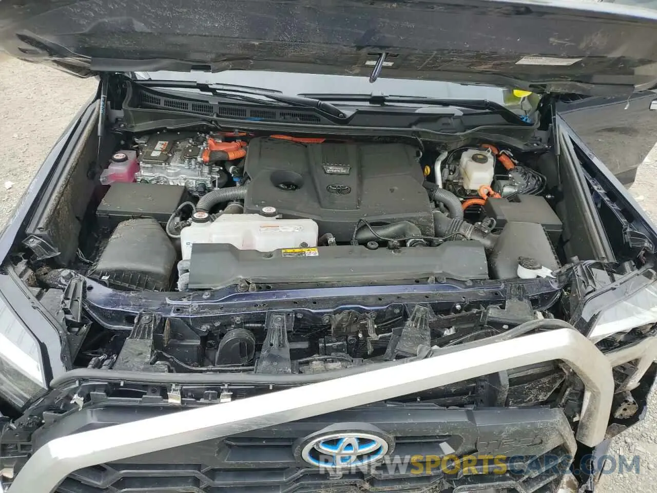 11 Photograph of a damaged car 5TFJC5DB4NX008945 TOYOTA TUNDRA 2022
