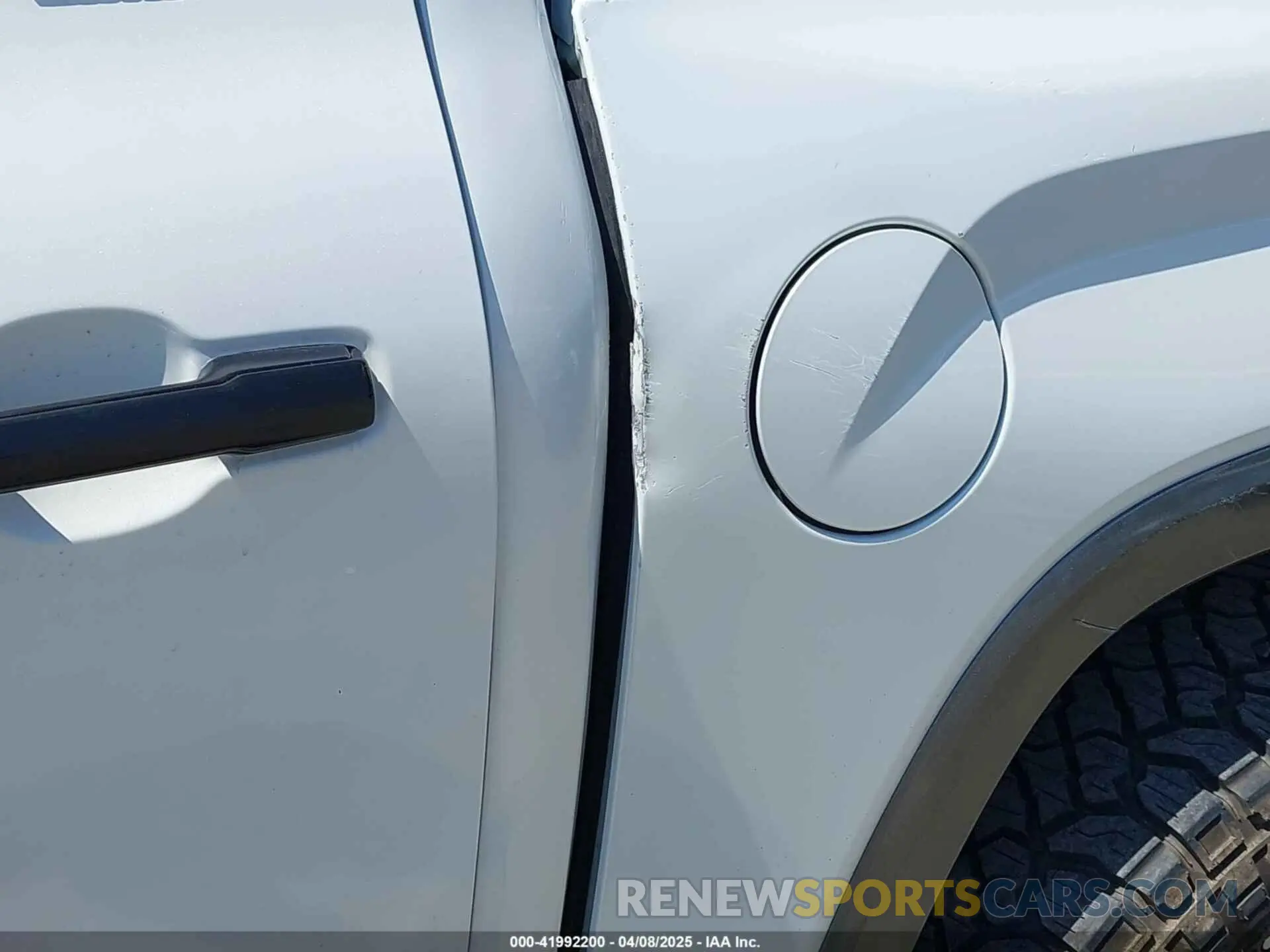 17 Photograph of a damaged car 5TFJC5DB7NX009958 TOYOTA TUNDRA 2022