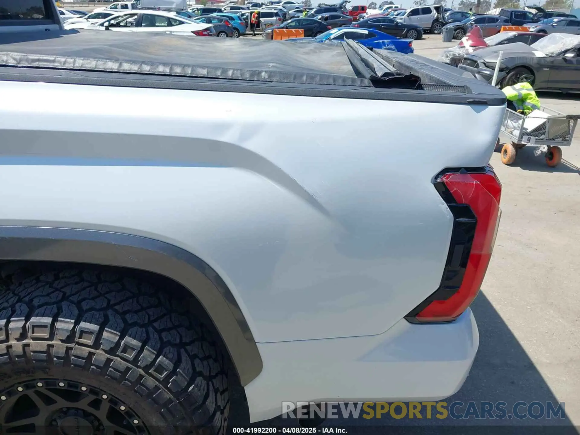 18 Photograph of a damaged car 5TFJC5DB7NX009958 TOYOTA TUNDRA 2022