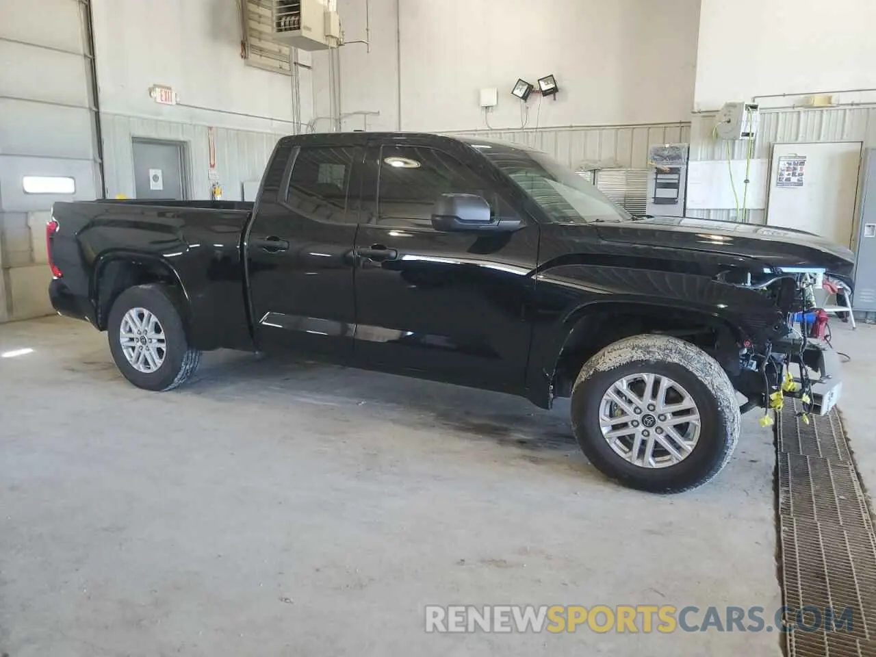 4 Photograph of a damaged car 5TFKB5AA3NX012617 TOYOTA TUNDRA 2022