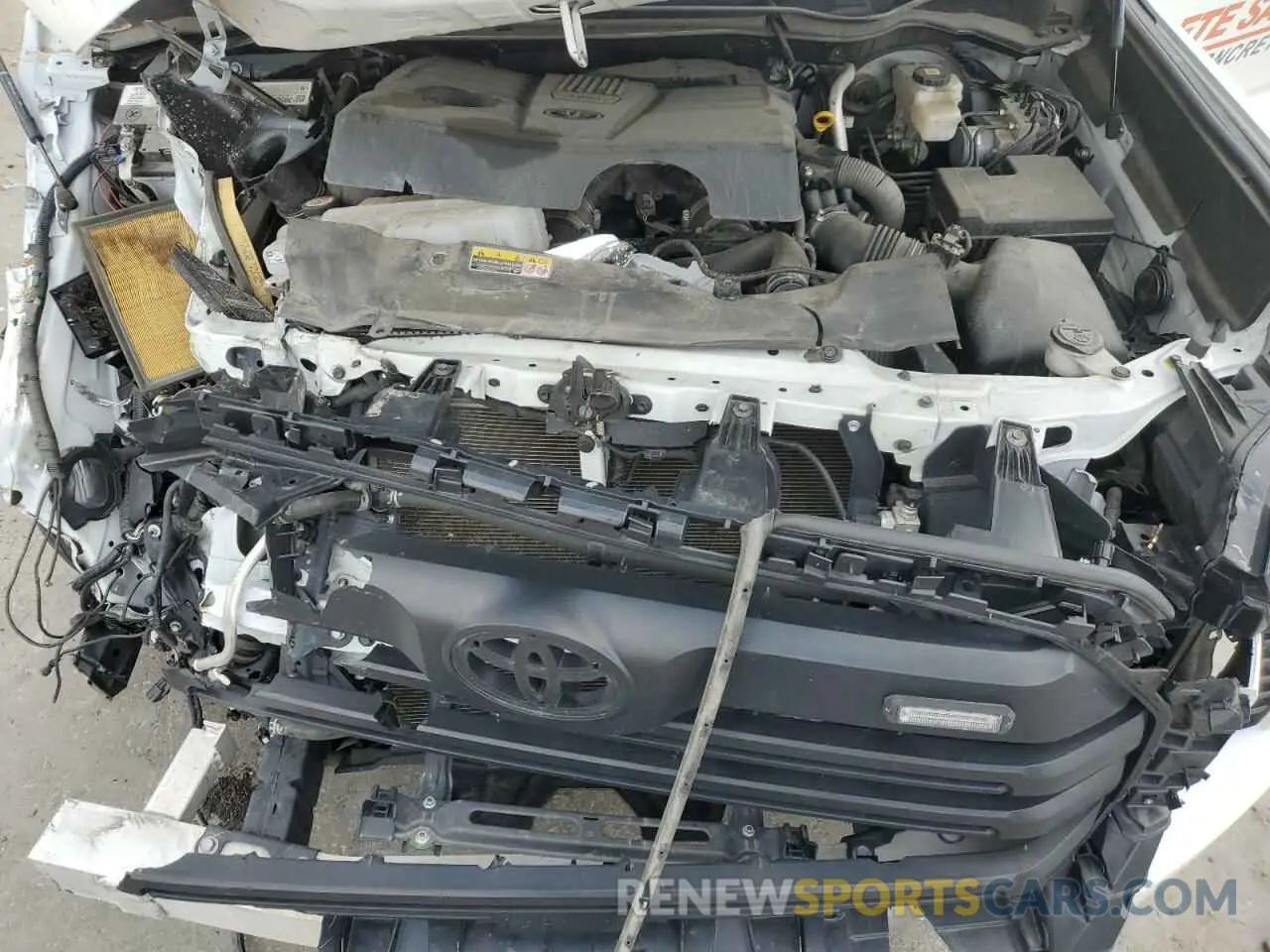 11 Photograph of a damaged car 5TFKB5AA4NX015591 TOYOTA TUNDRA 2022