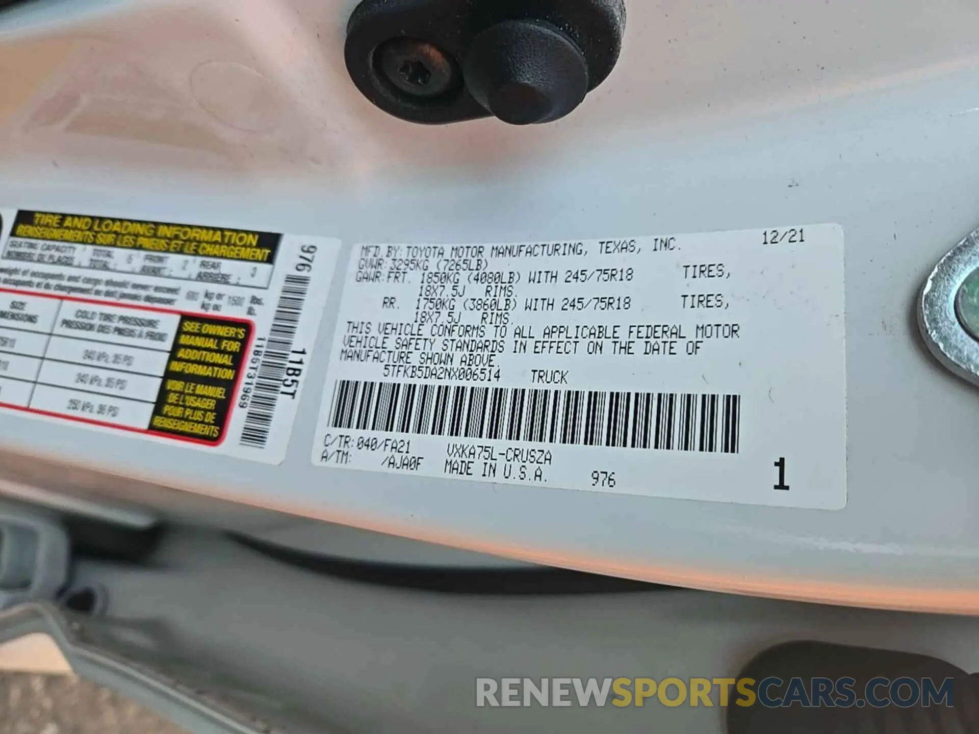 2 Photograph of a damaged car 5TFKB5DA2NX006514 TOYOTA TUNDRA 2022