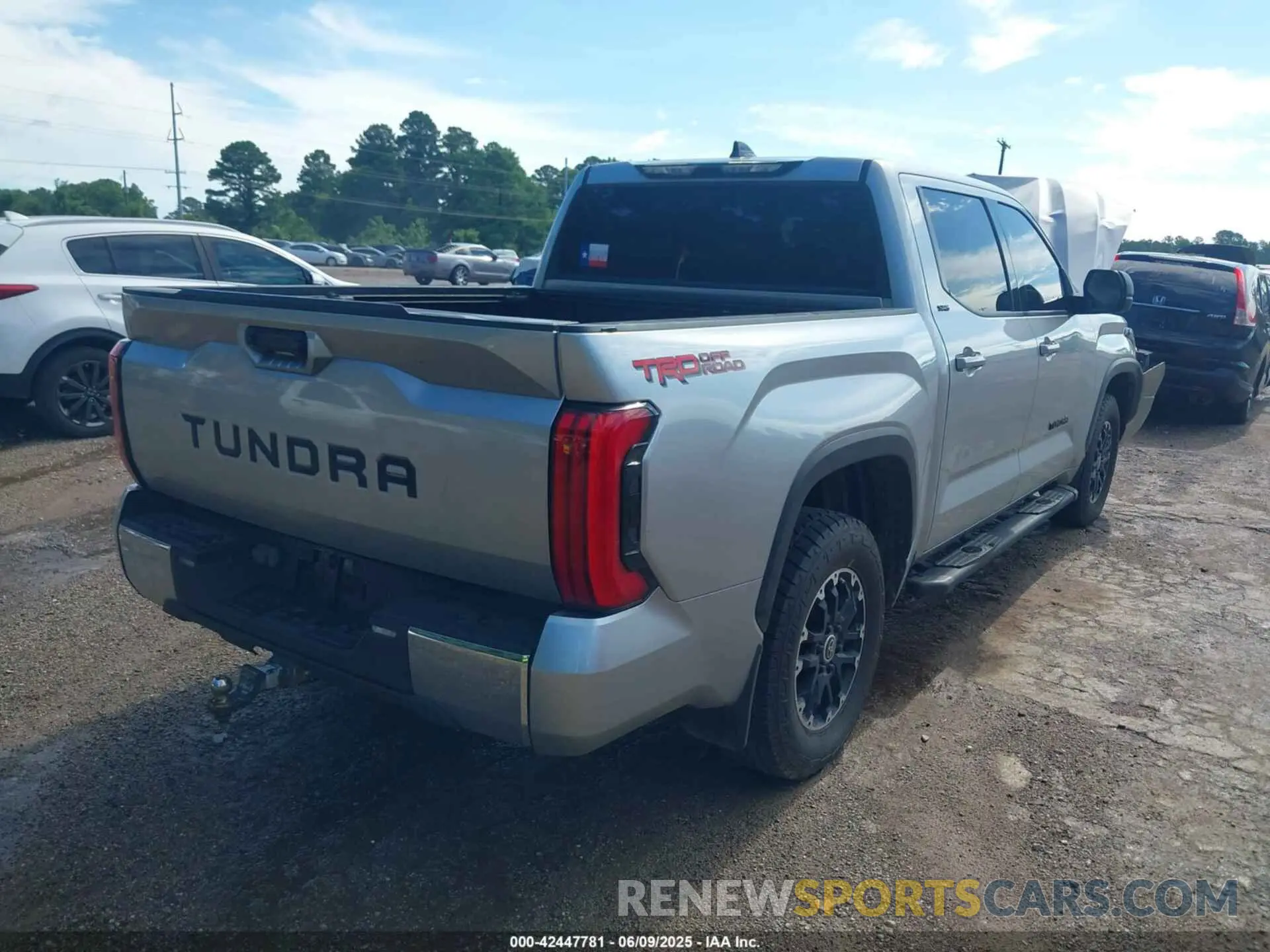 4 Фотография поврежденного автомобиля 5TFLA5AB0NX007097 TOYOTA TUNDRA 2022