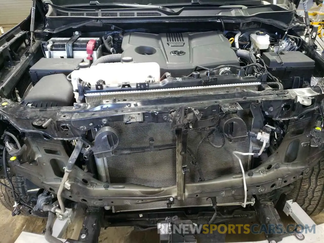 11 Photograph of a damaged car 5TFLA5AB2NX011409 TOYOTA TUNDRA 2022