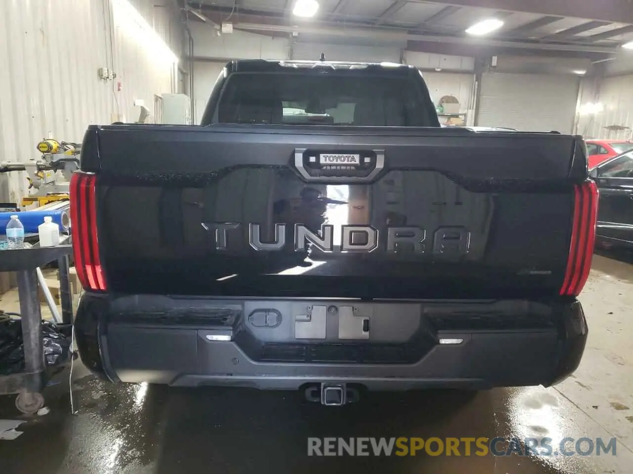6 Photograph of a damaged car 5TFLA5AB2NX011409 TOYOTA TUNDRA 2022